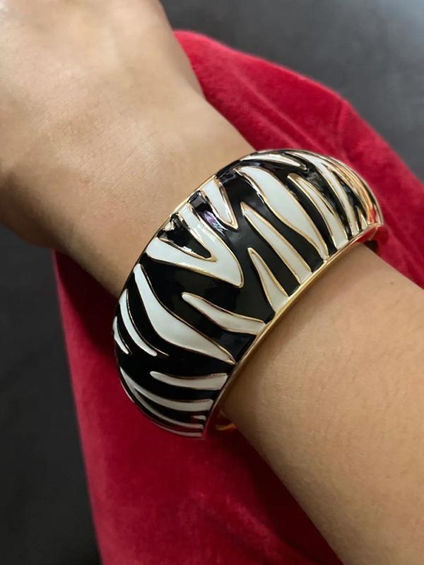Geometric Zebra-Stripe Bracelet Accessories Product Image