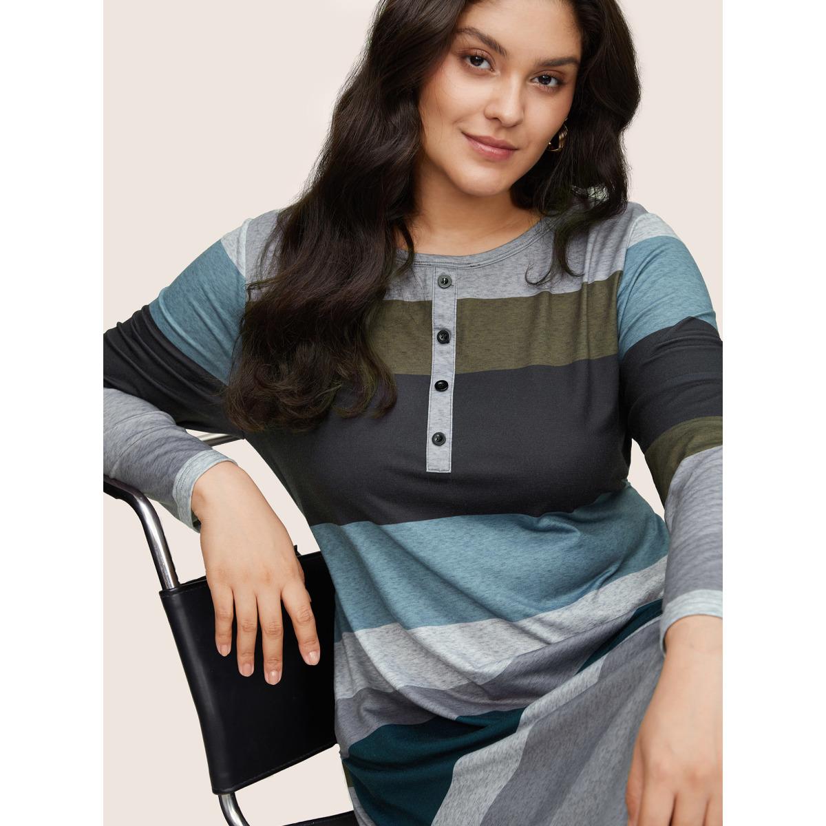 Plus Size Colorblock Contrast Button Detail Pocket Dress DarkGreen Women Casual Printed Round Neck Long Sleeve Curvy Midi Dress BloomChic 22-24/3X Product Image
