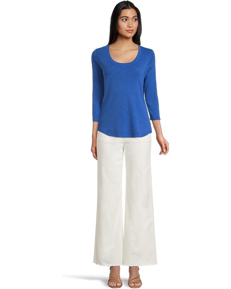 3/4 Sleeve V-Neck Tee with Curved Hem Product Image