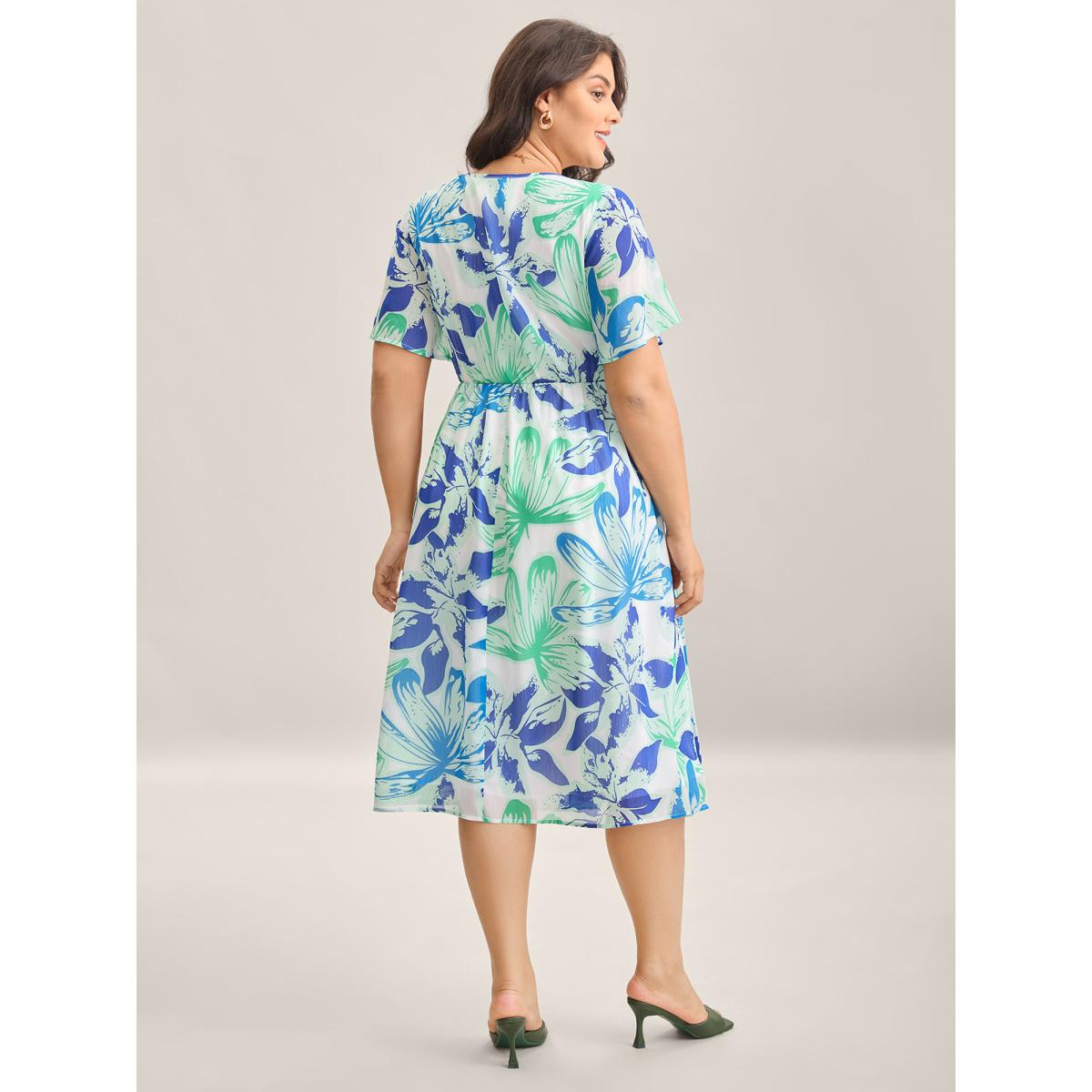 Plus Size Chiffon Floral Neck Tie Lined Midi Dress Truegreen Women Notched collar Short sleeve Curvy BloomChic 14-16/1X Product Image