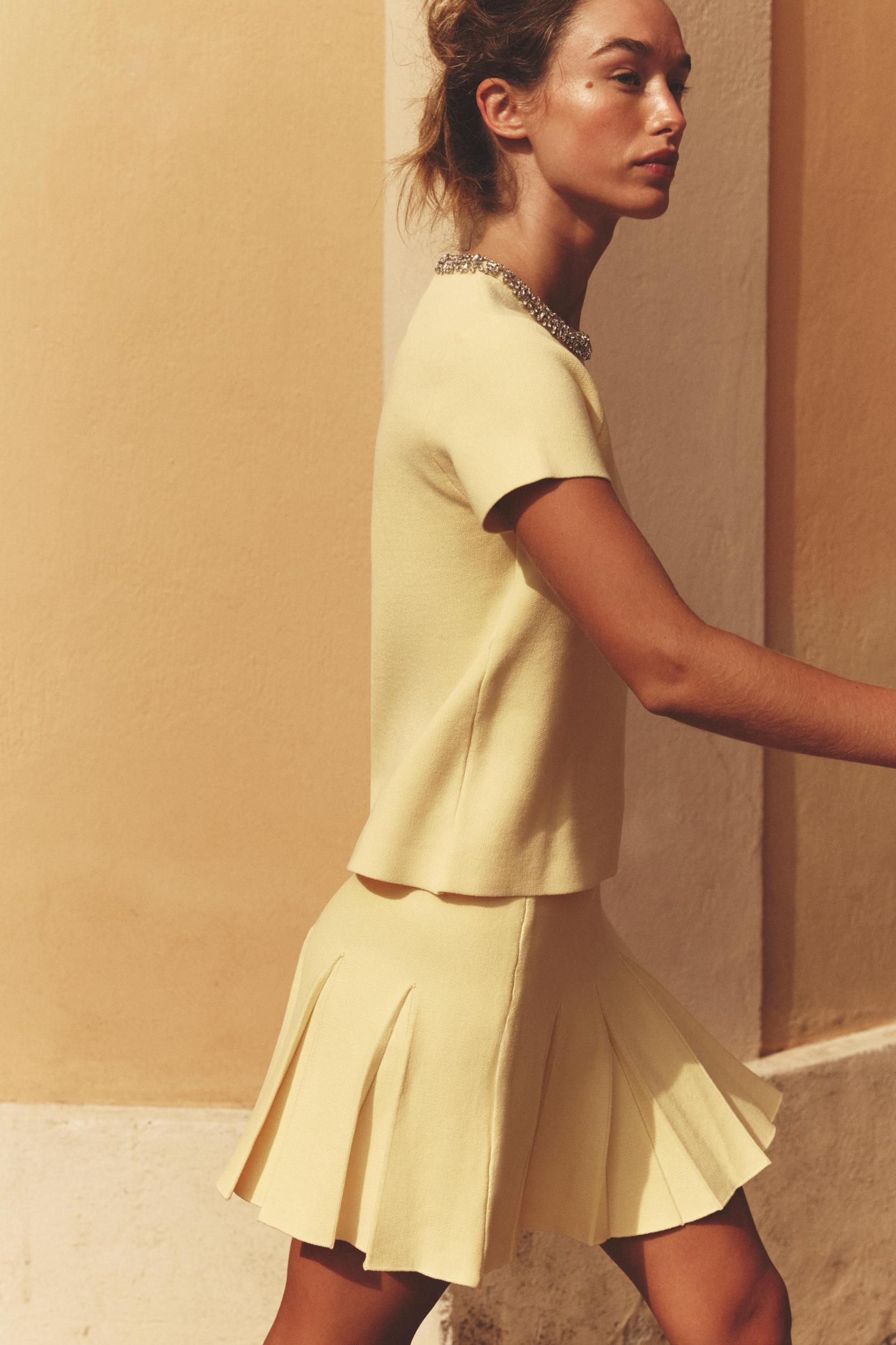 BOX PLEAT KNIT MINI SKIRT Product Image