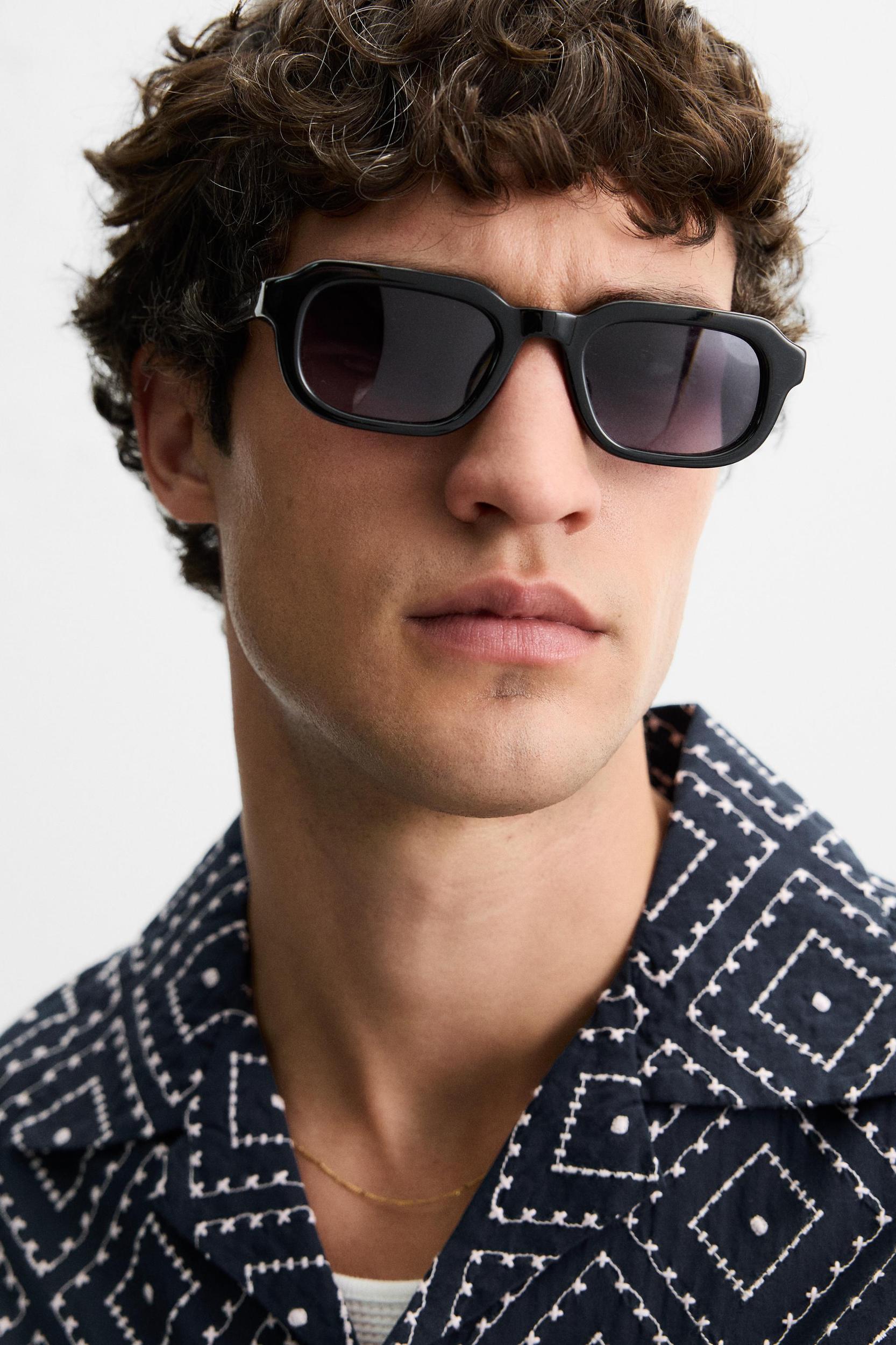 SHIRT WITH CONTRASTING EMBROIDERY Product Image