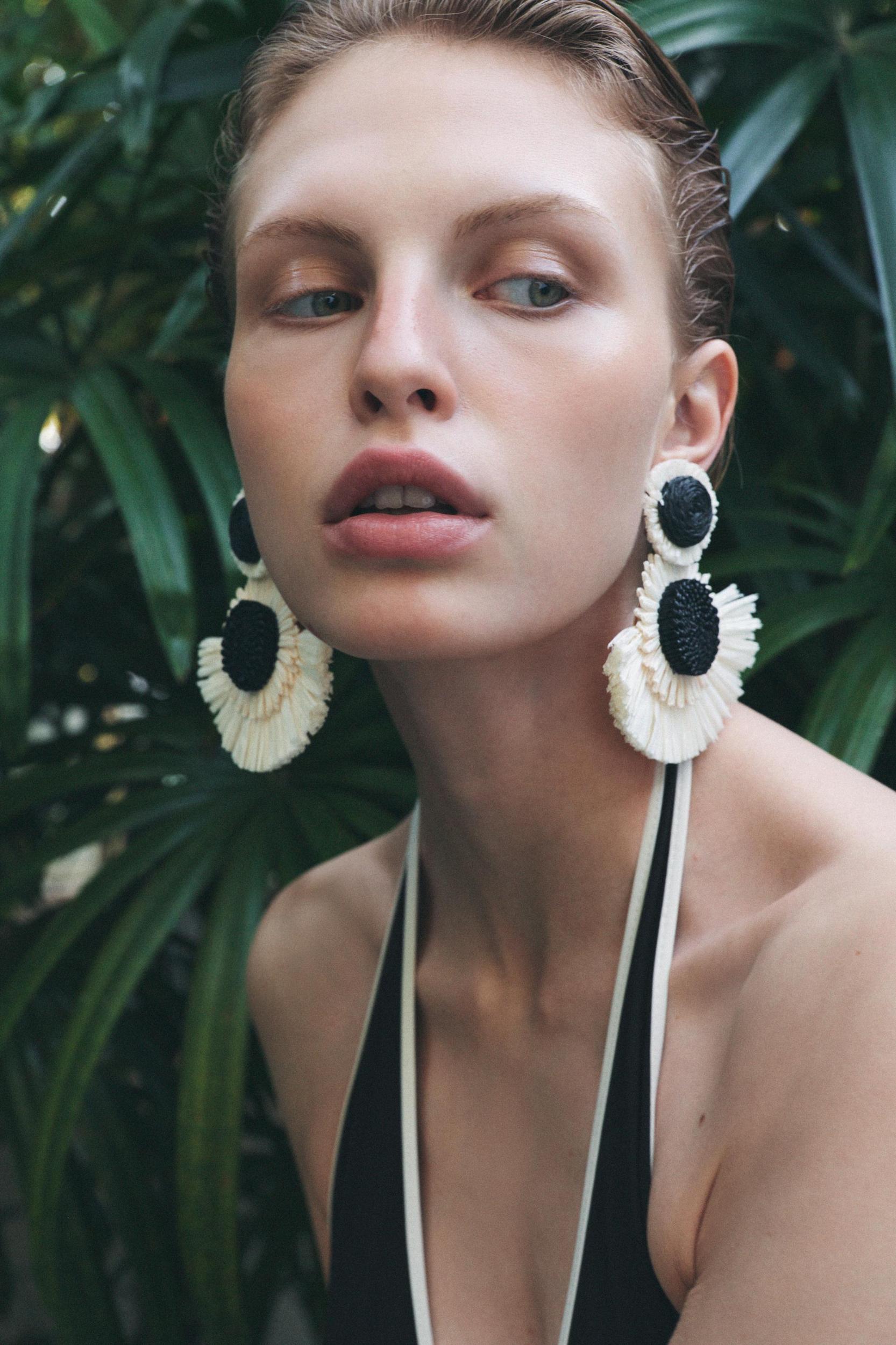 TEXTURED TWIST EARRINGS Product Image