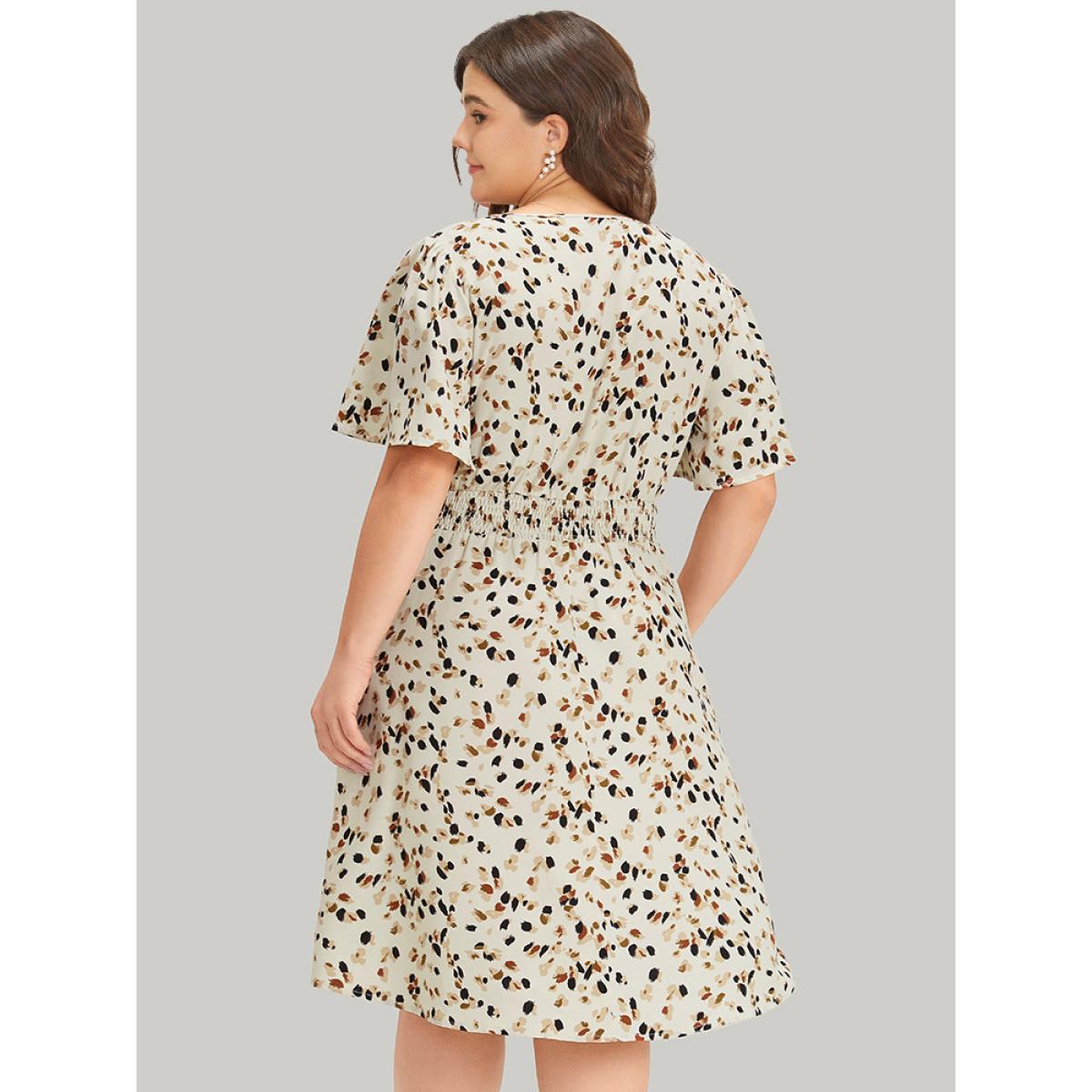 Plus Size Allover Print Shirred Pocket V Neck Dress Apricot Women Office Printed V-neck Short sleeve Curvy Knee Dress BloomChic 14-16/1X Product Image