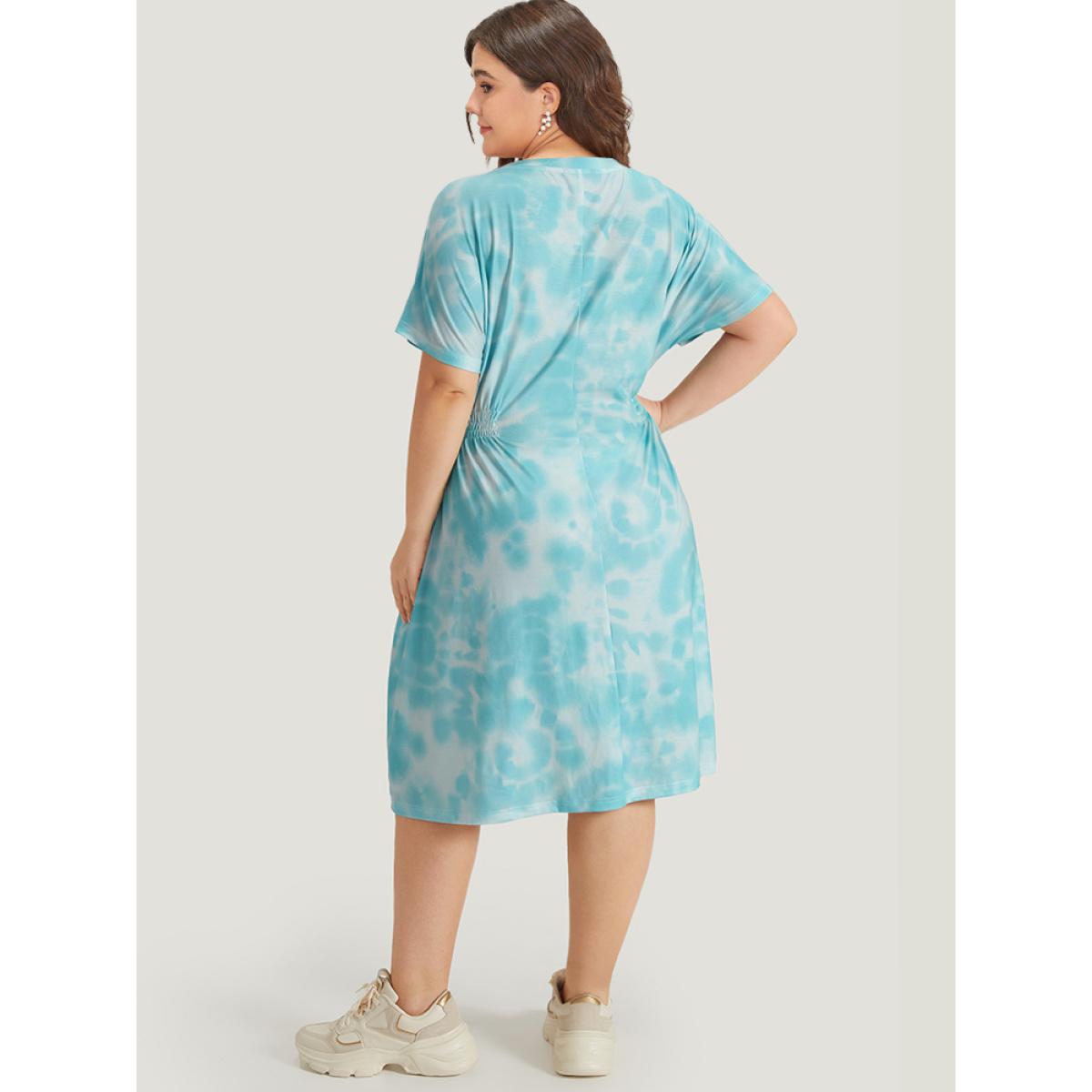 Plus Size Tie Dye Heart Print Shirred Batwing Sleeve Dress Multicolor Women Casual Tie Dye Round Neck Short sleeve Curvy Midi Dress BloomChic 14-16/1X Product Image