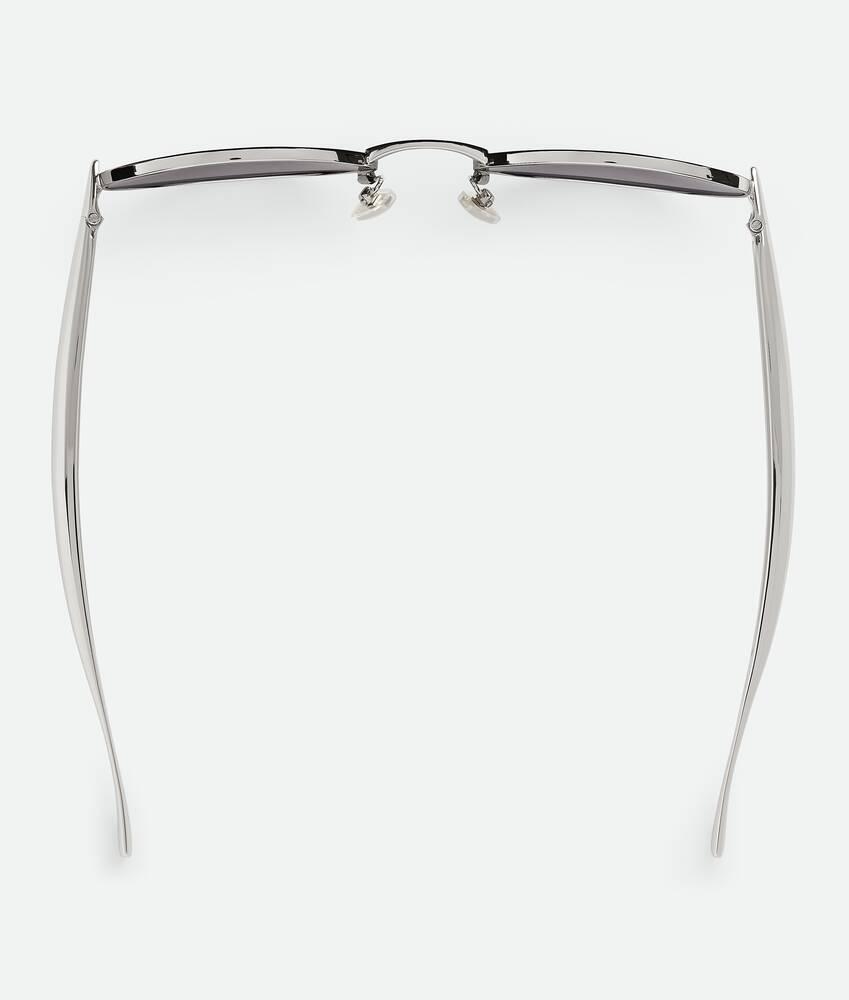 Sardine Oval Sunglasses in Silver/grey Product Image