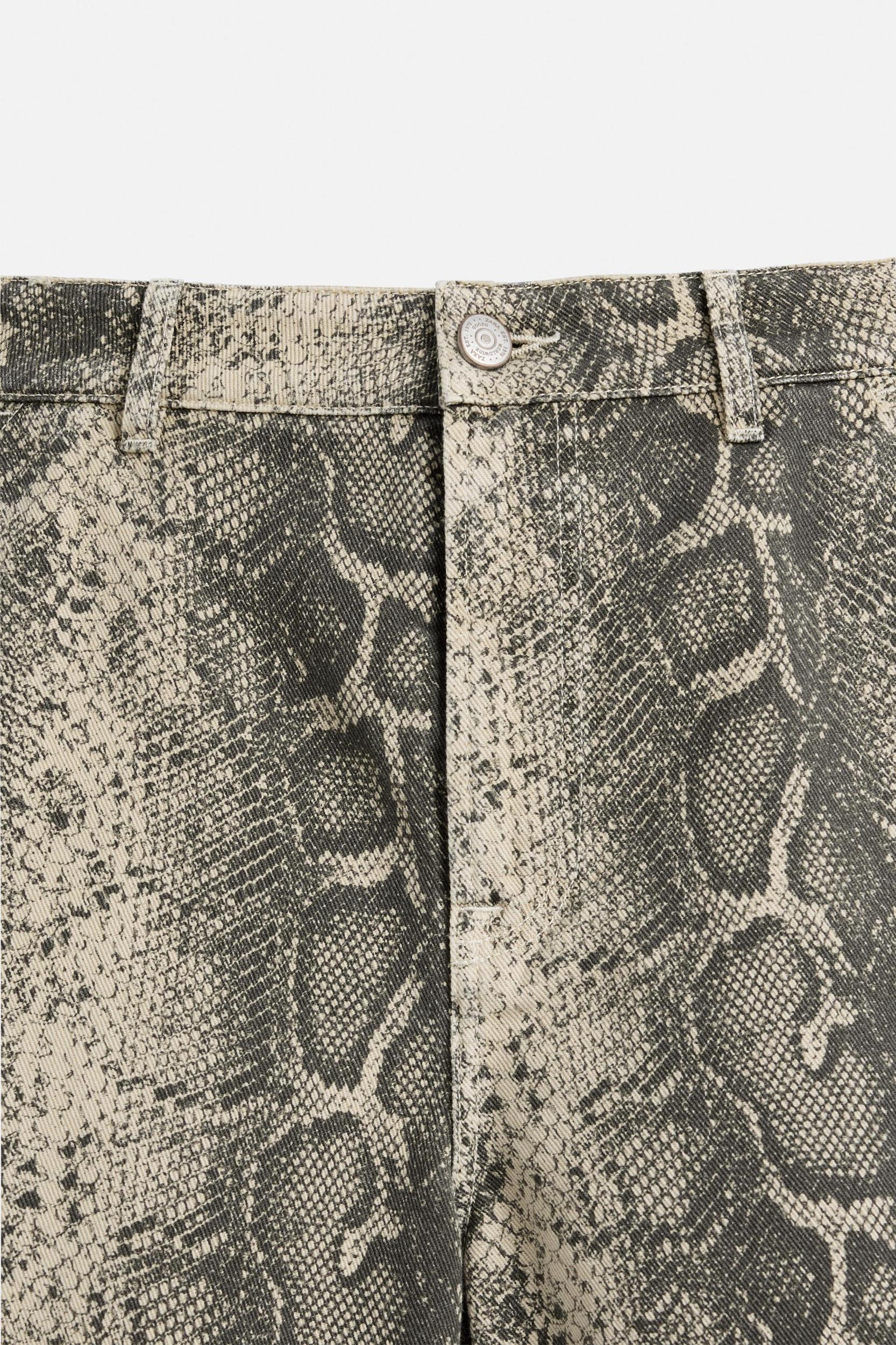 ANIMAL PRINT CARPENTER POCKET SHORTS Product Image