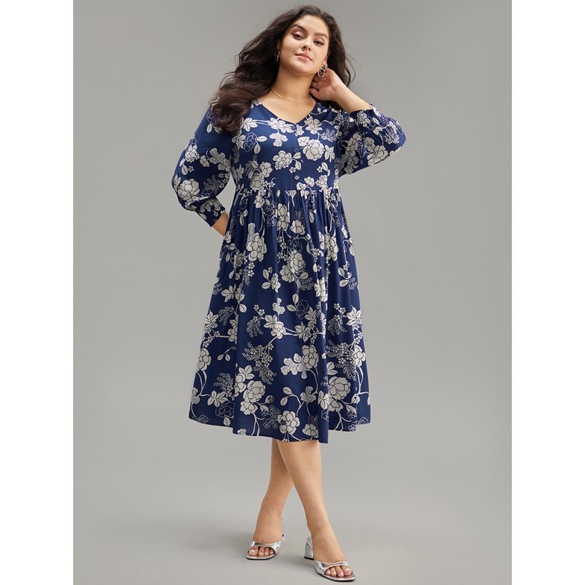 Plus Size Supersoft Essentials Silhouette Floral Print Pocket Dress Navy Women Resort Gathered V-neck Elbow-length sleeve Curvy Midi Dress BloomChic 26/4X Product Image