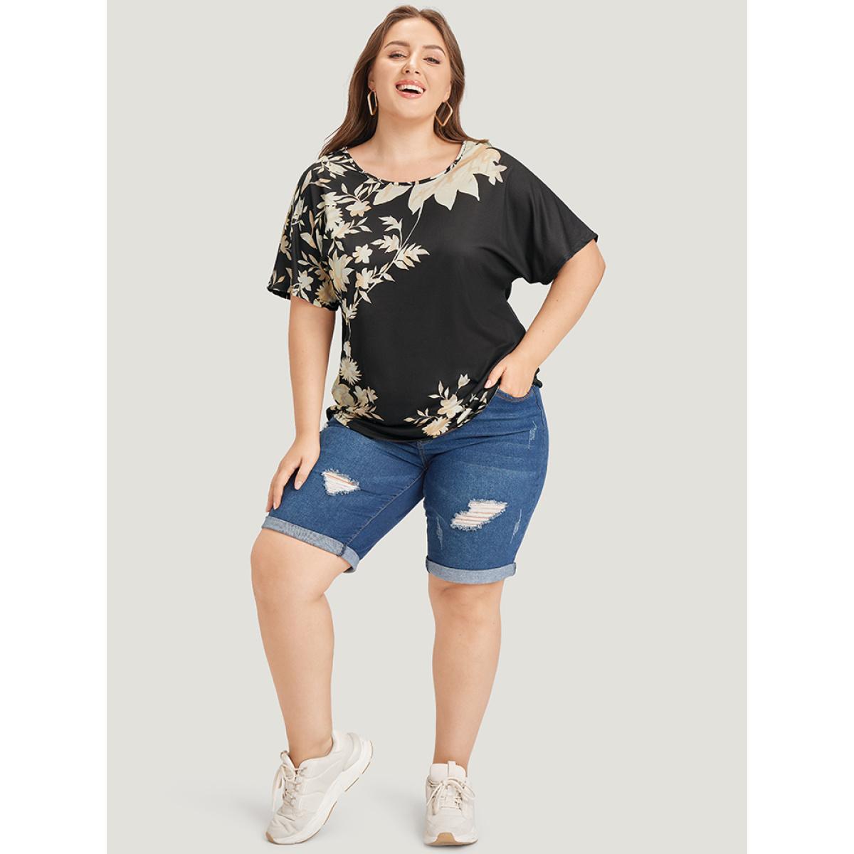 Plus Size Floral Printed Short Sleeve Round Neck T-shirt BlackFlower Women Elegant Floral Round Neck Going out T-shirts BloomChic 30/6X Product Image