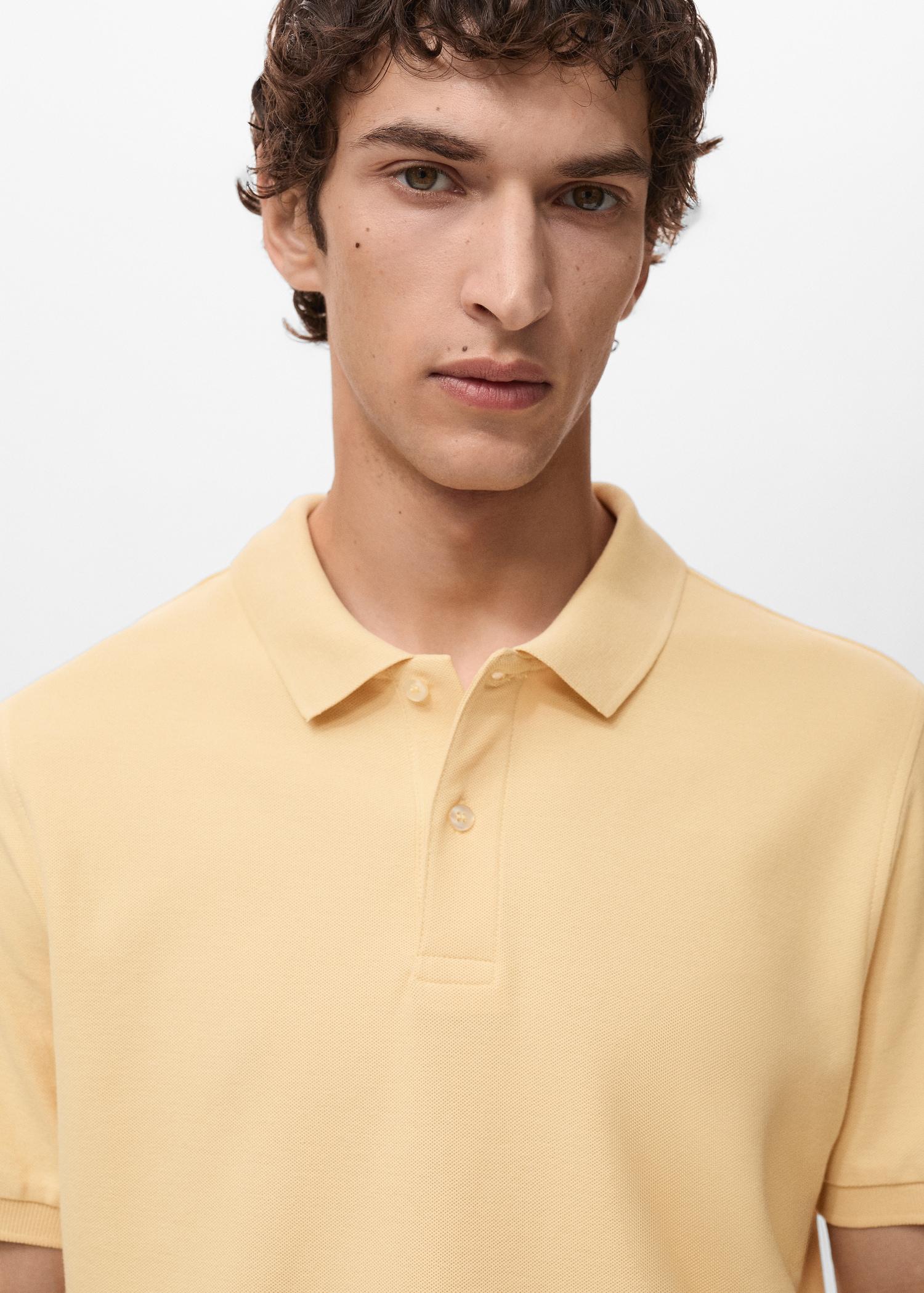 Regular-fit cotton piqué polo shirt - Men | MANGO USA Product Image