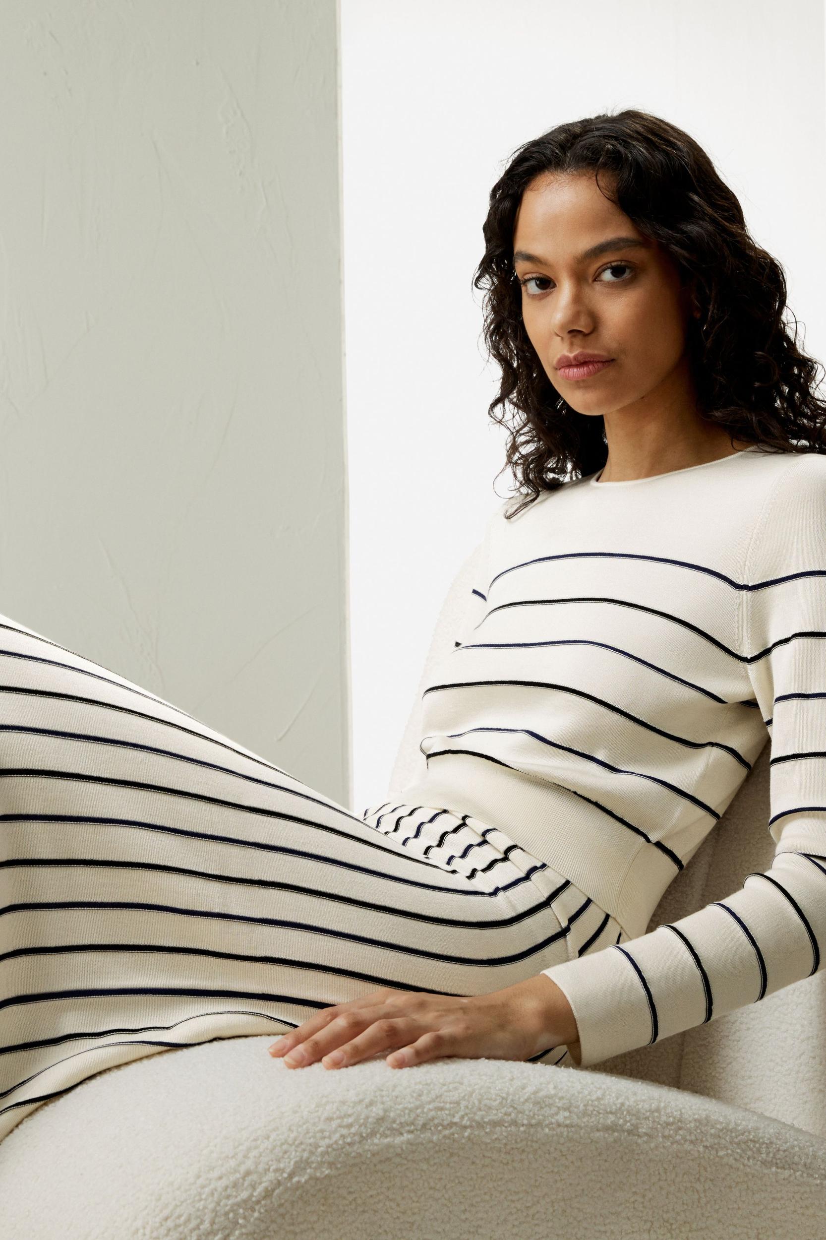 Cropped Silk-knitted Long Sleeve Tee Product Image