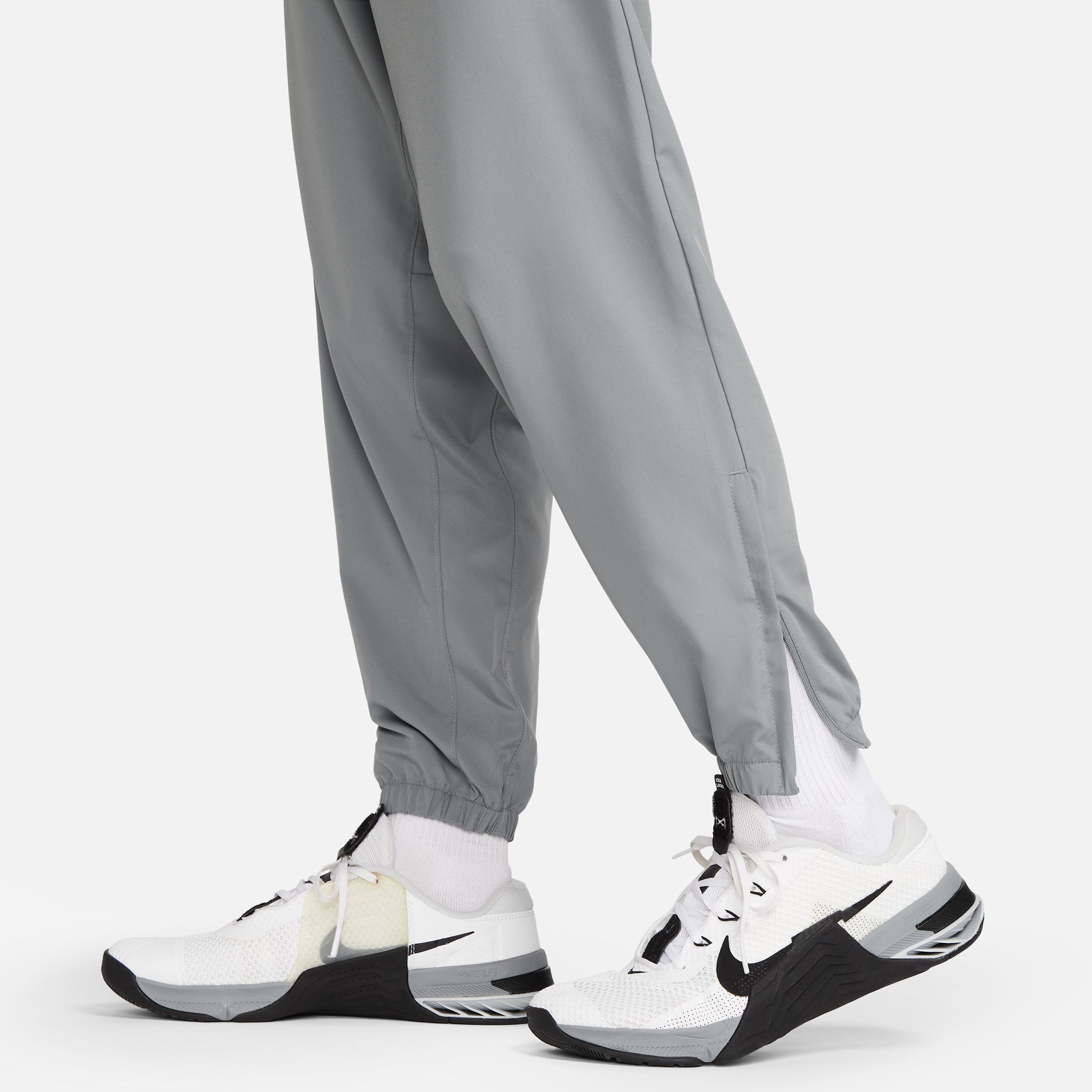 Nike Men's Form Dri-FIT Tapered Versatile Pants Product Image