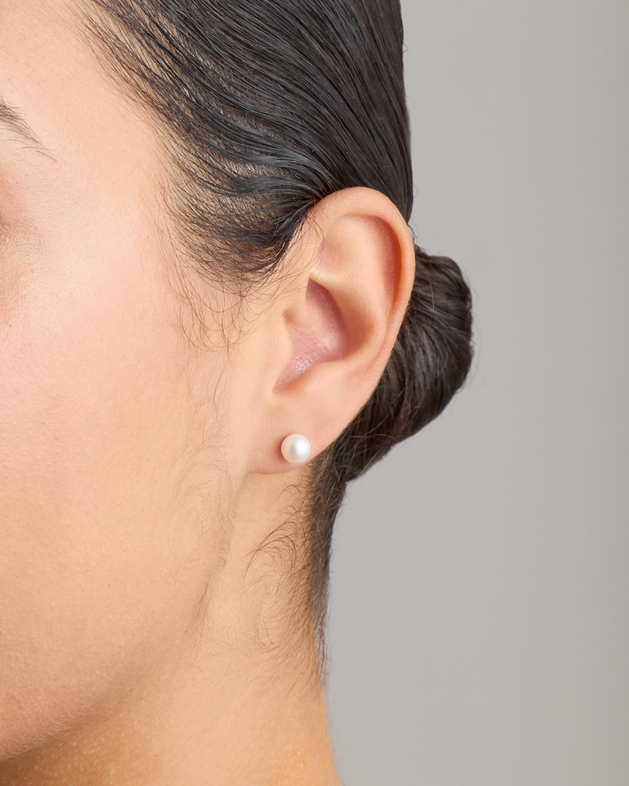 Quince | Women's 14K Gold Freshwater Cultured Pearl Studs Product Image