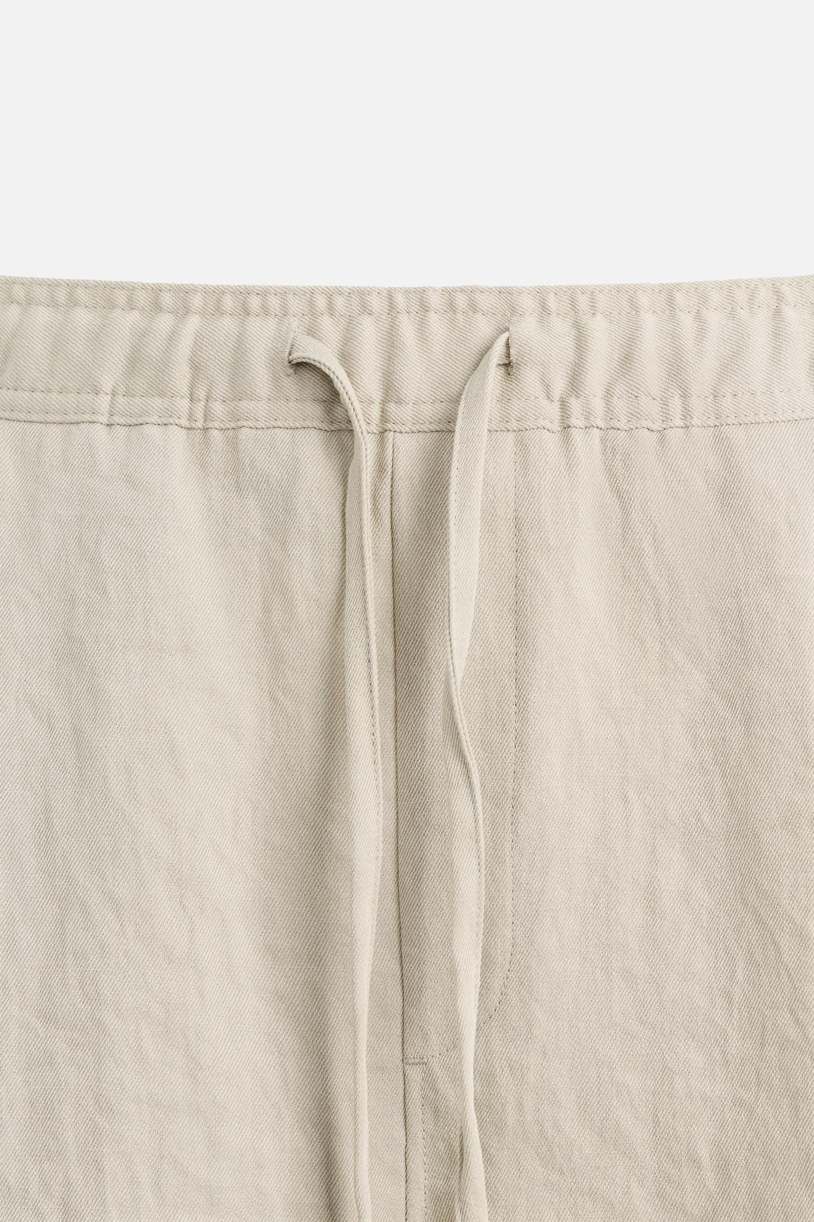 PLEATED FLOWY SHORTS Product Image