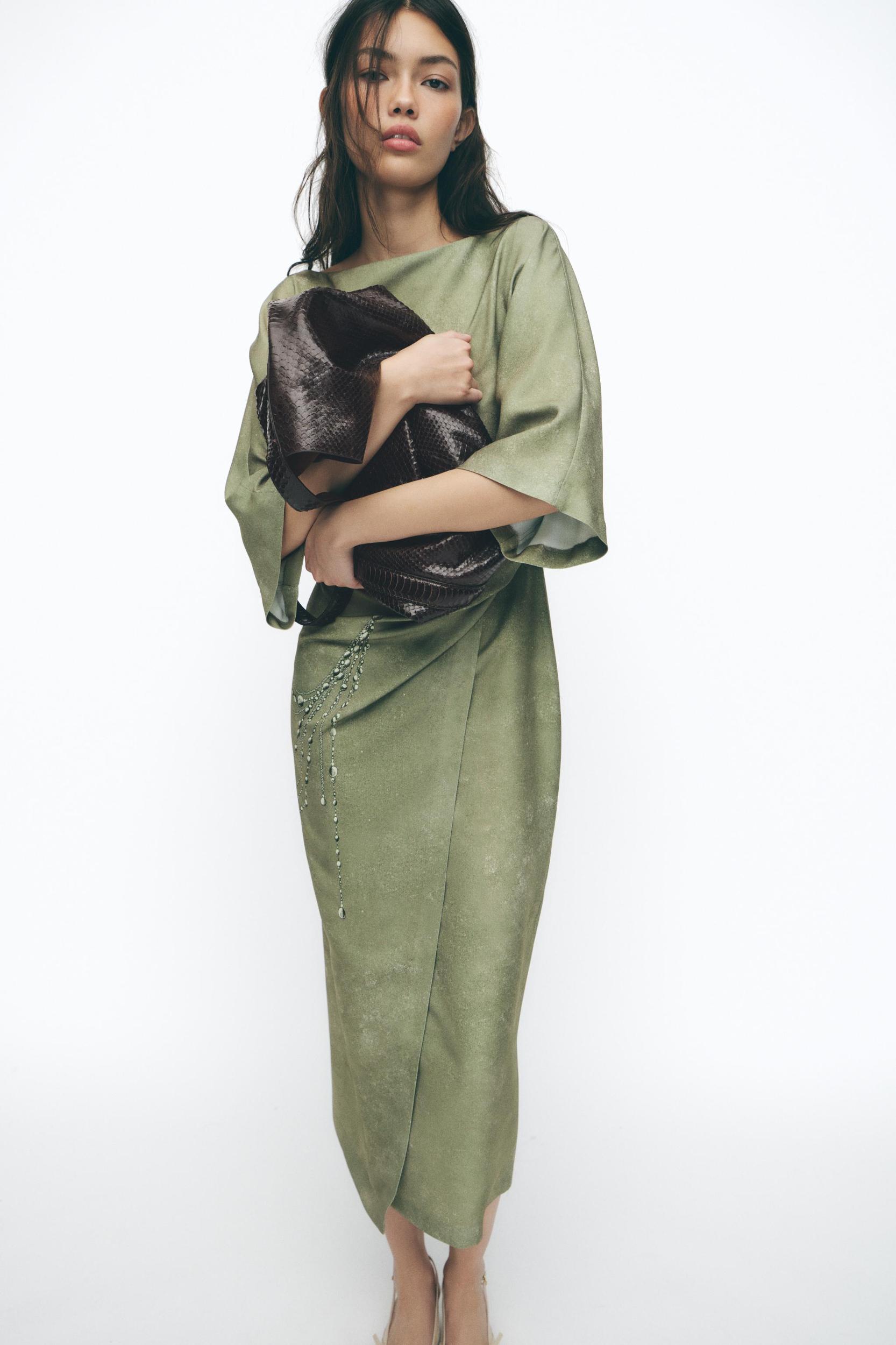 CHAIN PRINT MIDI DRESS Product Image