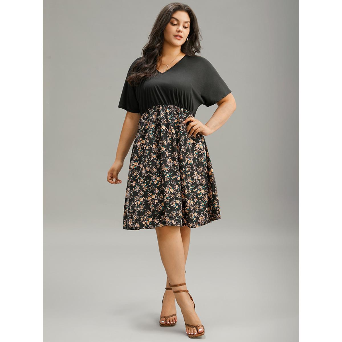 Plus Size Ditsy Floral Patchwork Pocket Batwing Sleeve Dress Black Women Elegant Plain V-neck Short sleeve Curvy Midi Dress BloomChic 22-24/3X Product Image