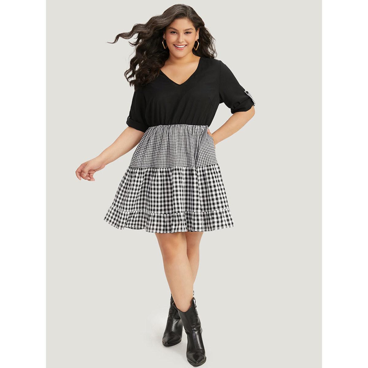 Plus Size Gingham Patchwork Pocket Tab Sleeve Dress BlackFlower Women Casual Patchwork Round Neck Short sleeve Curvy Midi Dress BloomChic 14-16/1X Product Image