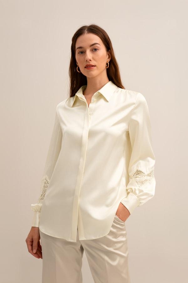 Armeria Lace Blouse Product Image
