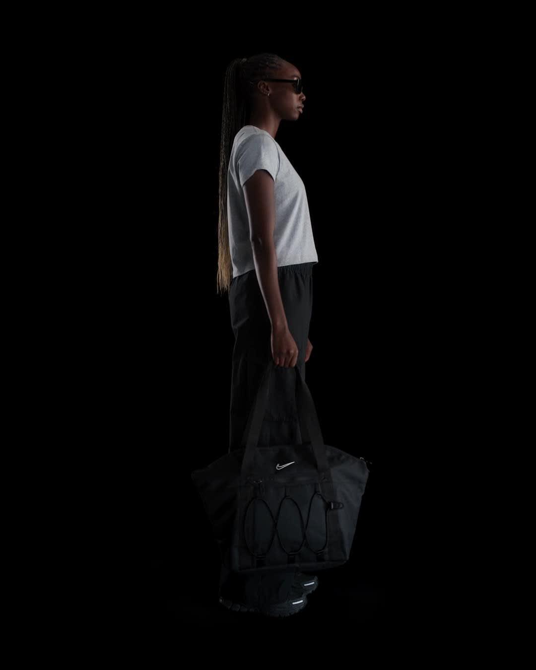 Womens Nike Sportswear Club Short-Sleeve Cropped Graphic T-Shirt | HF9456-063 Product Image