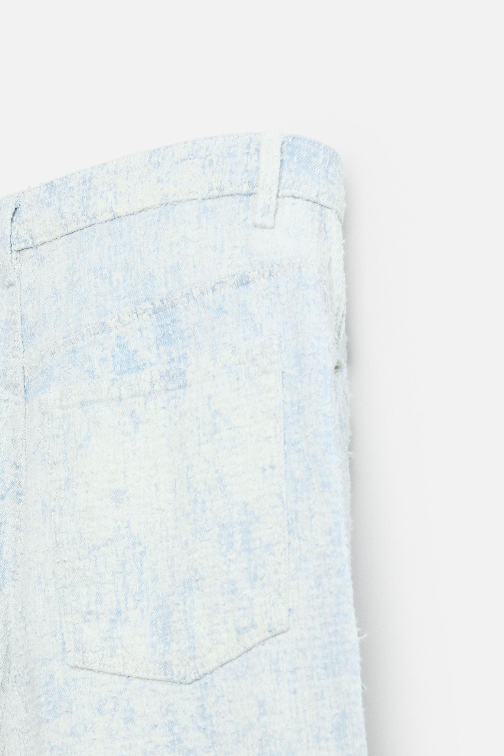 DISTRESSED FINISH BAGGY FIT JEANS Product Image