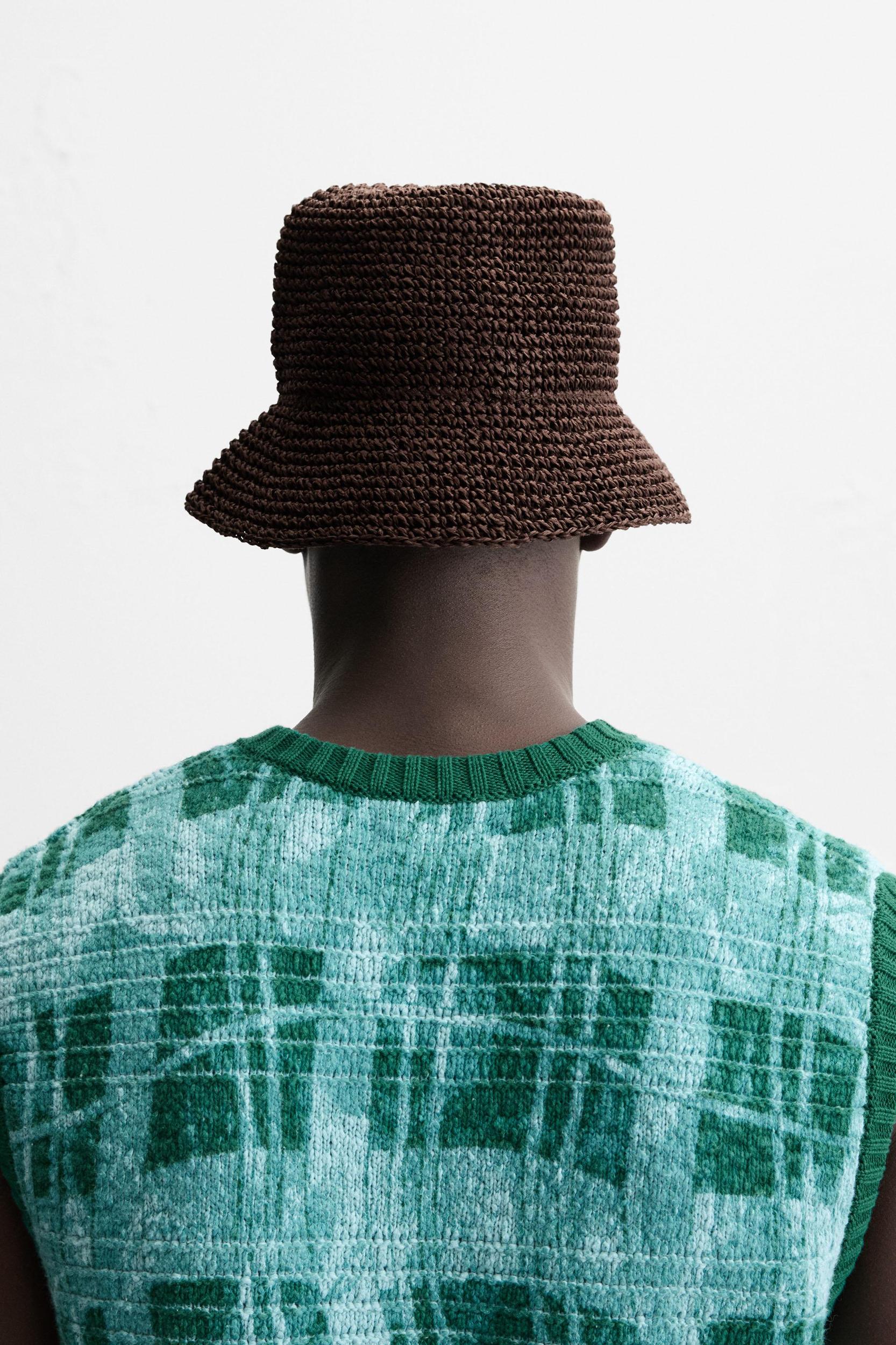 CROCHET BUCKET HAT Product Image