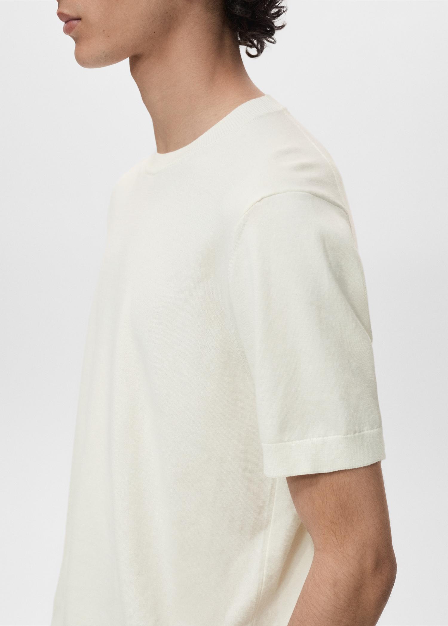 Cotton fine-knit t-shirt - Men | MANGO USA Product Image