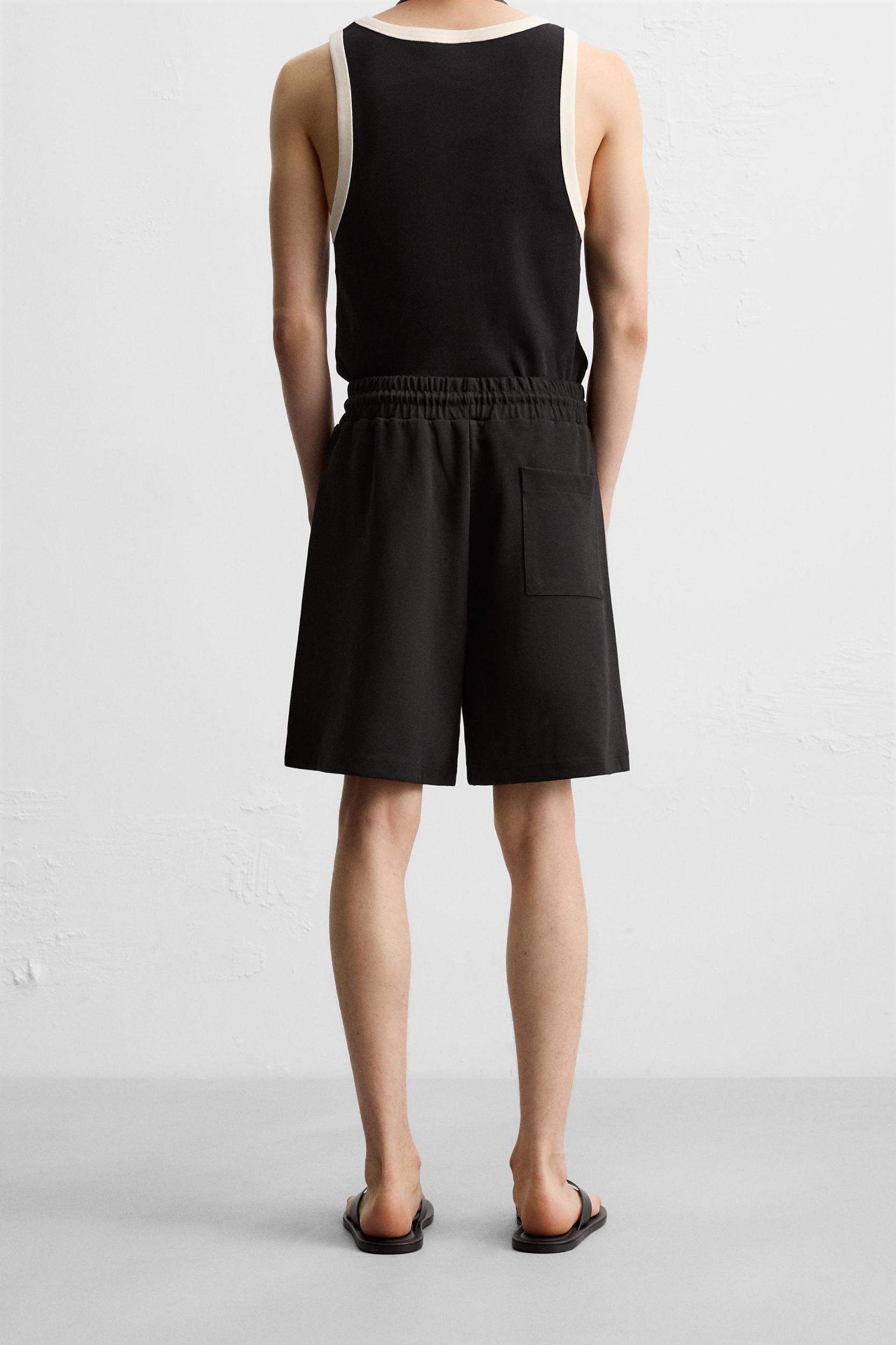 INTERLOCK TEXTURED SHORTS Product Image