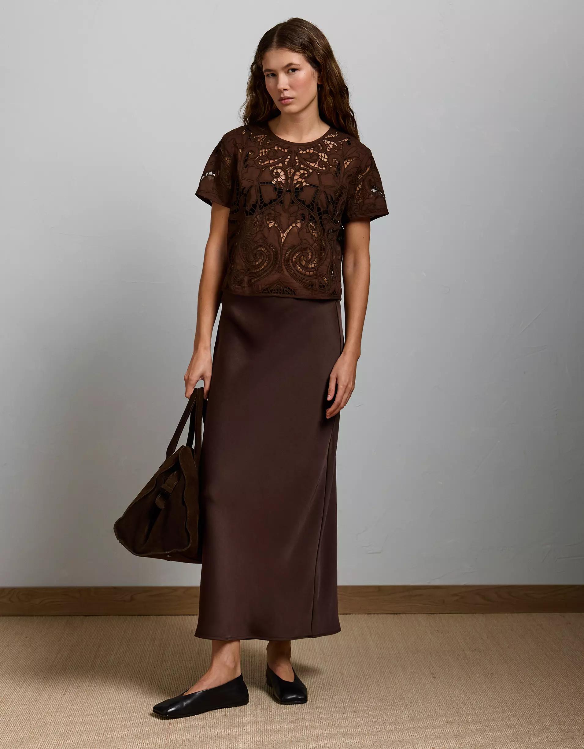 AE77 Premium Lace T-Shirt Product Image