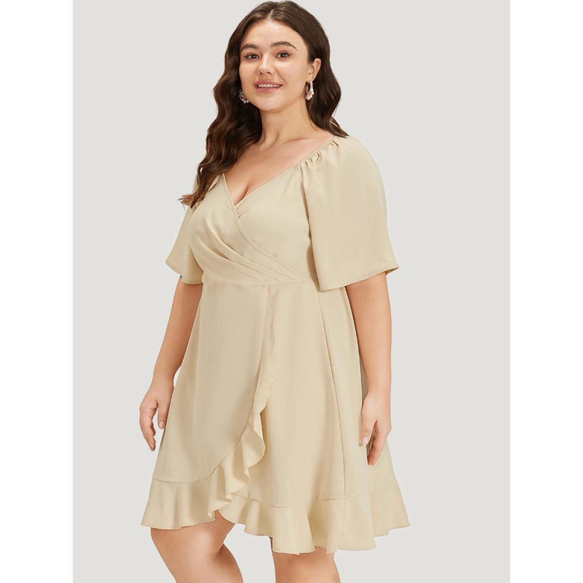 Plus Size Plain Ruffle Trim Pocket Elastic Waist Wrap Hem Dress Beige Women Elegant Pleated Deep V-neck Half Sleeve Curvy Knee Dress BloomChic 18-20/2X Product Image
