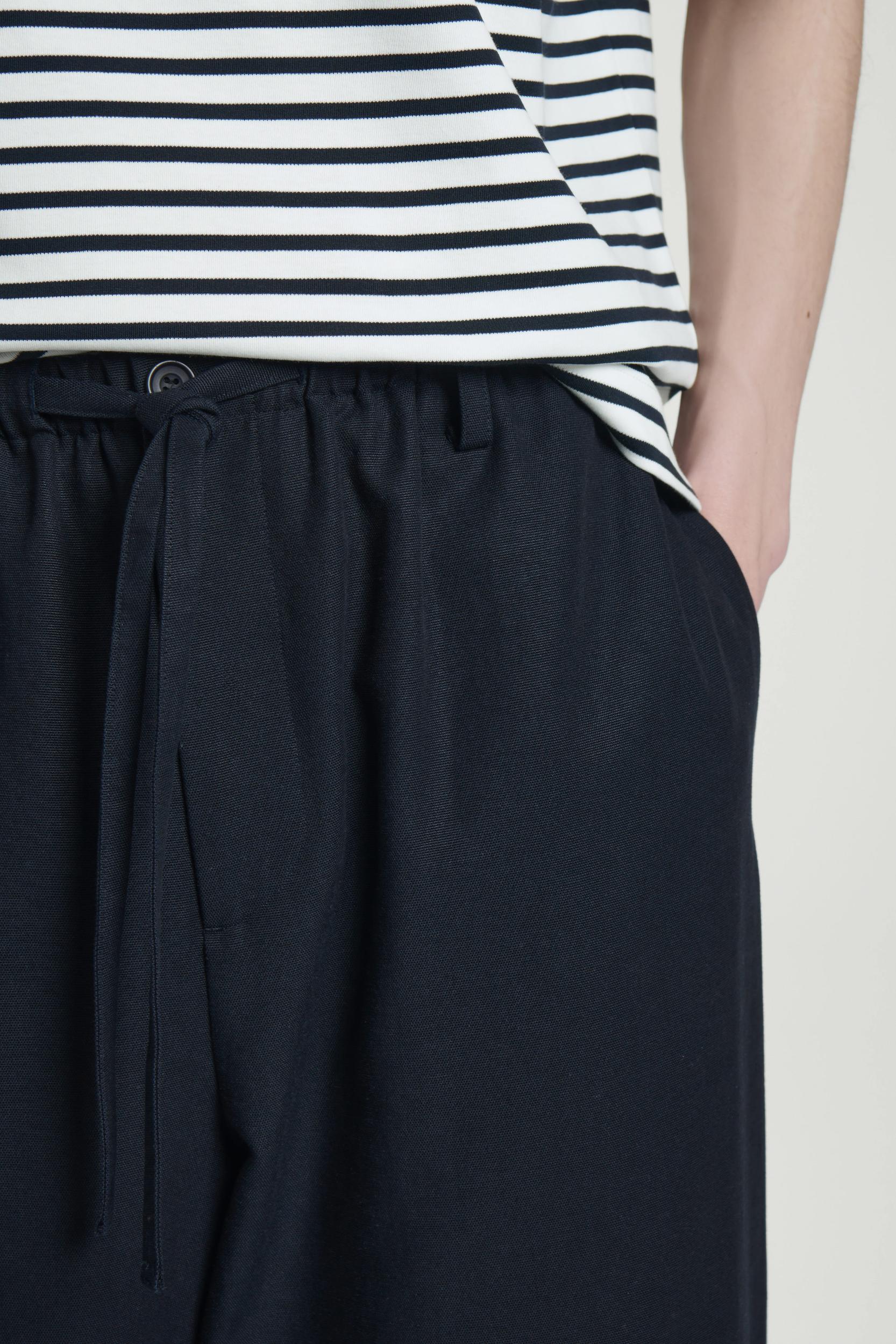 BARREL-LEG DRAWSTRING PANTS Product Image