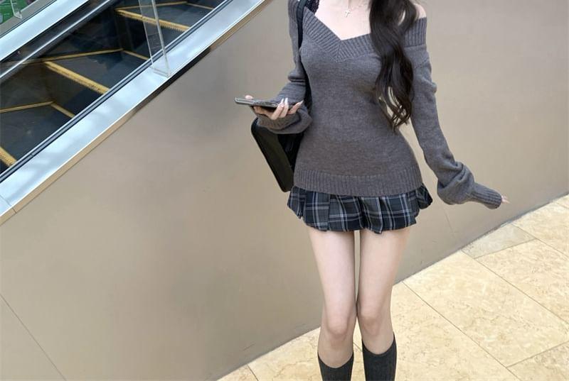 Long-Sleeve V-Neck Melange Knit Top / Lace Tank Top / Plaid Pleated Mini A-Line Skirt Product Image