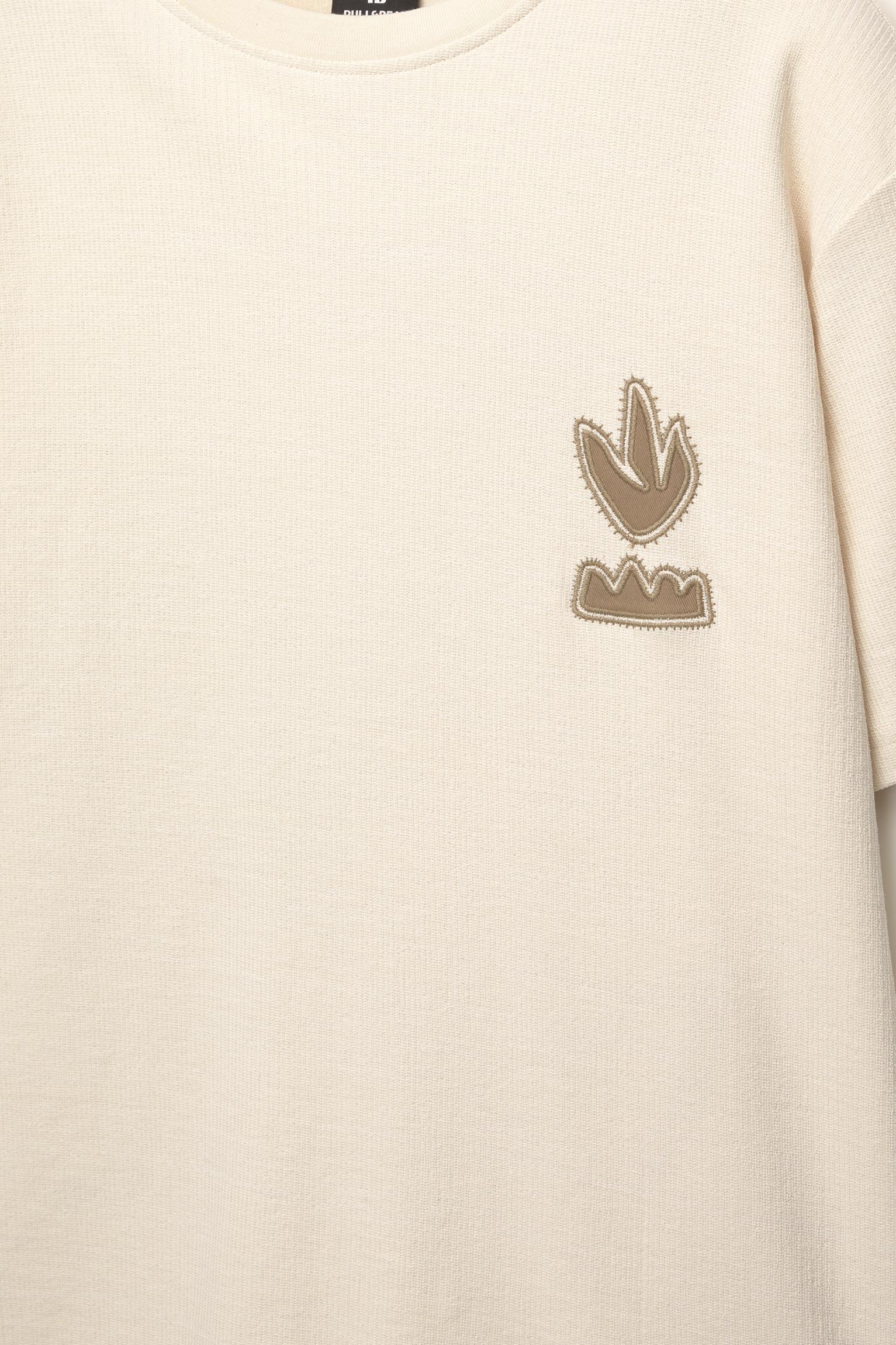 T-shirt with embroidered plants Product Image