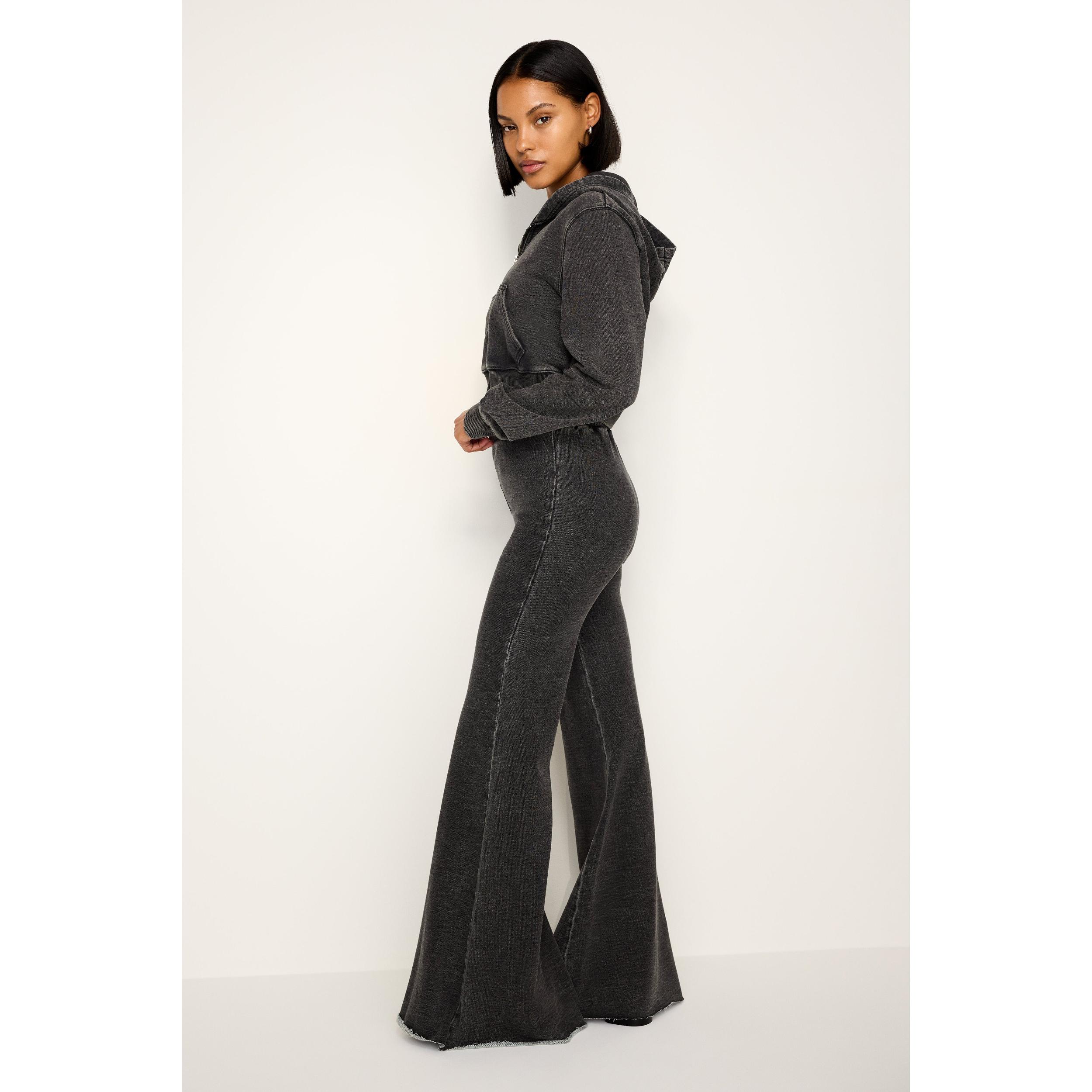 Womens Jeanius Pull-On Flare Pants | , 322 | Good American by Khlo Kardashian Product Image