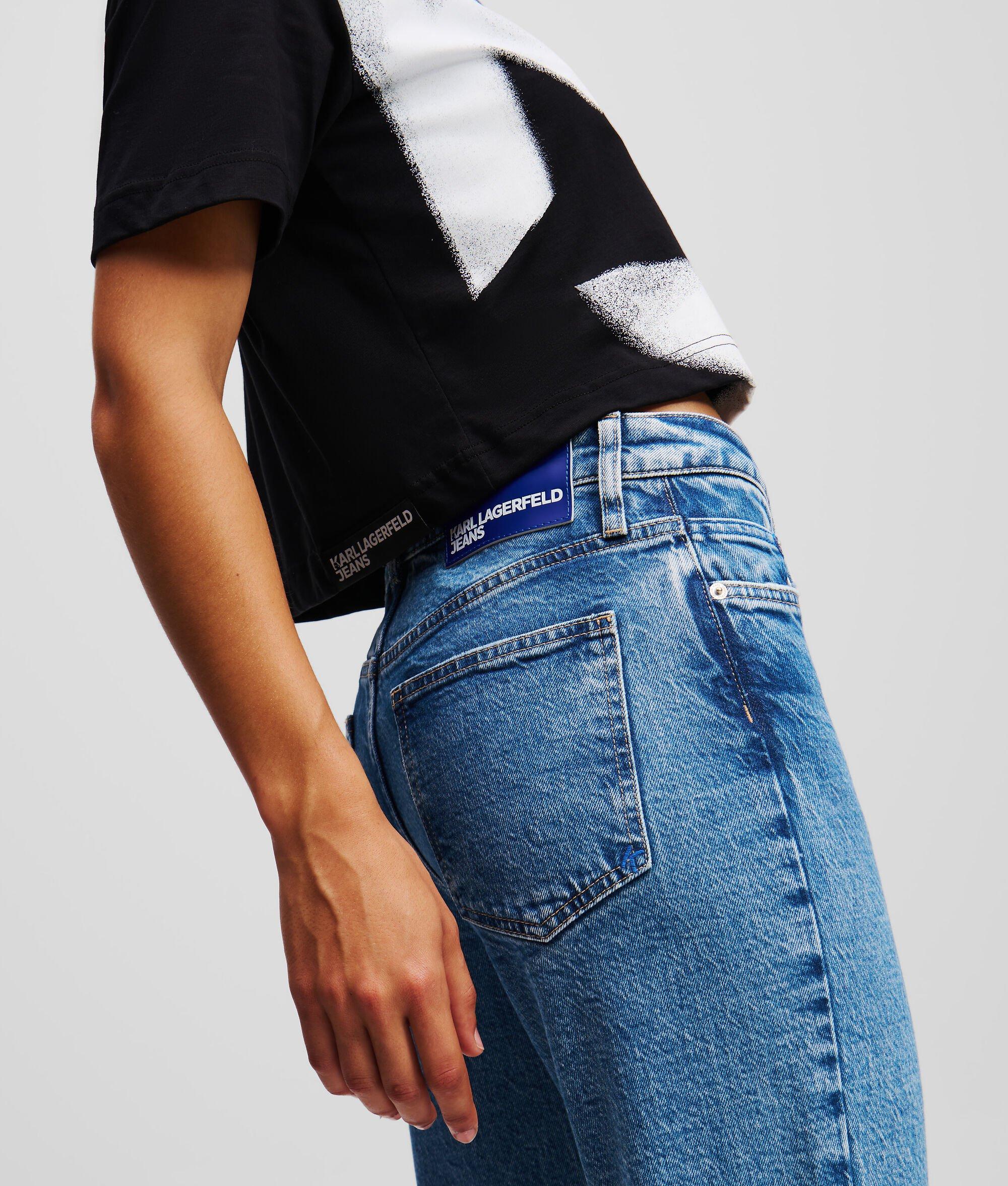 MOM JEANS Product Image