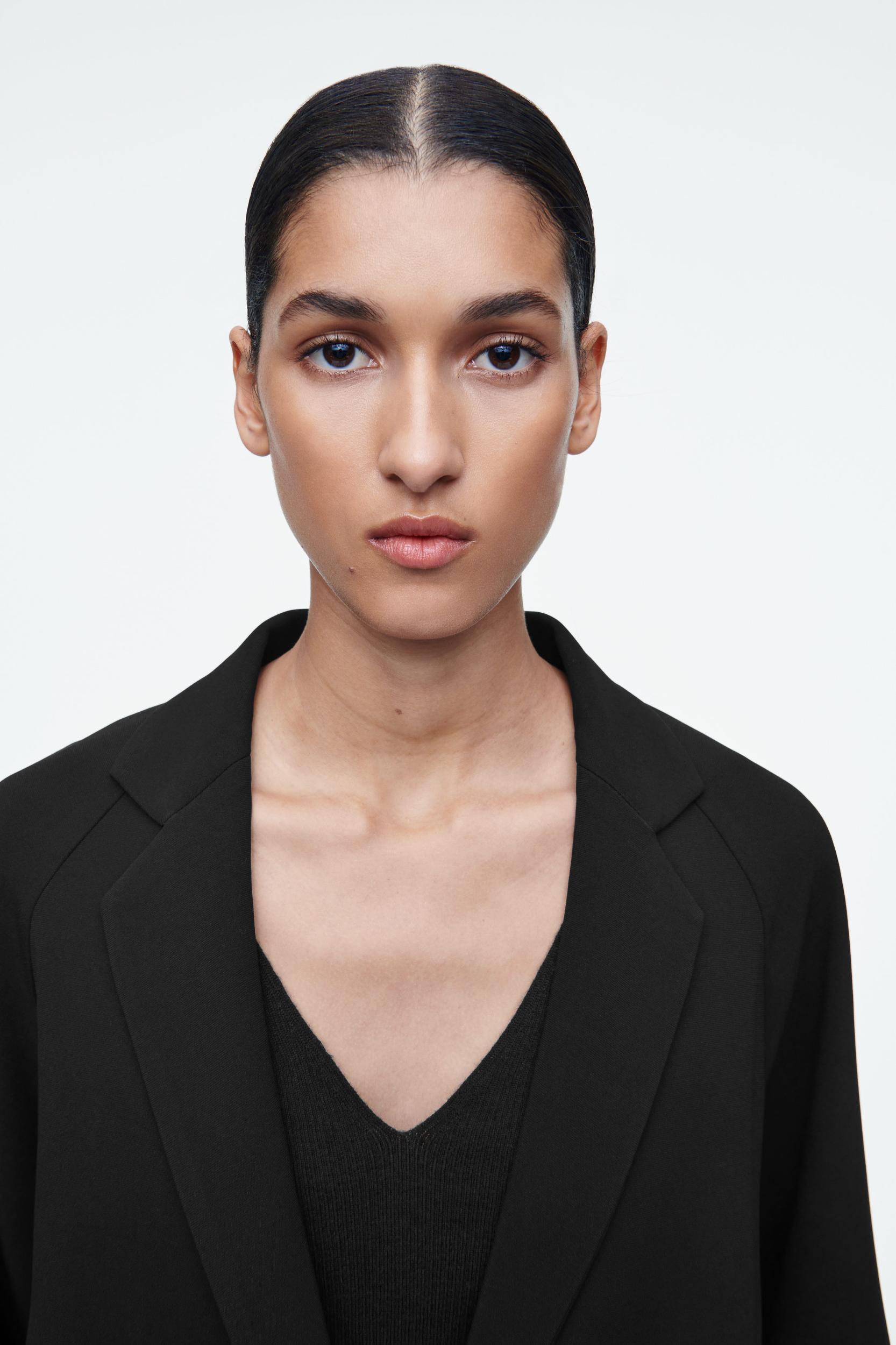 OVERSIZED FLUID SINGLE-BREASTED BLAZER Product Image