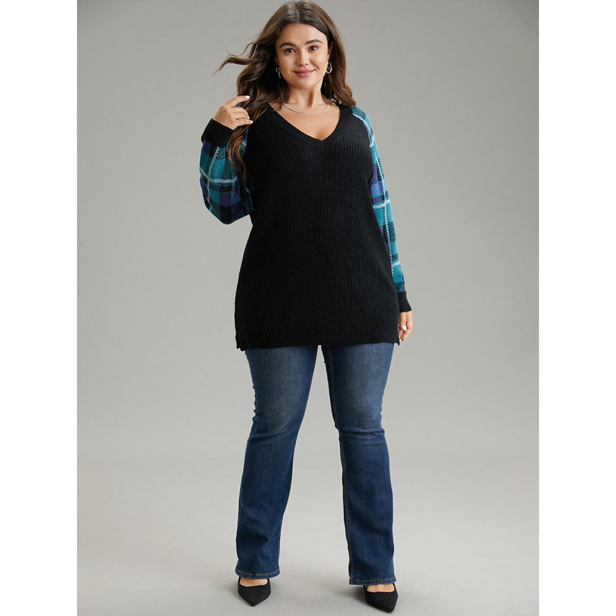 Plus Size Plaid Patchwork Split Side Raglan Sleeve Pullover Black Women Casual Loose Long Sleeve V-neck Dailywear Pullovers BloomChic 10/M Product Image