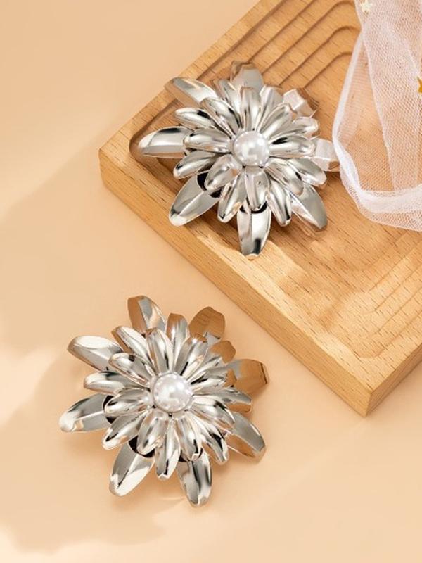Flower Shape Drop Earrings Product Image