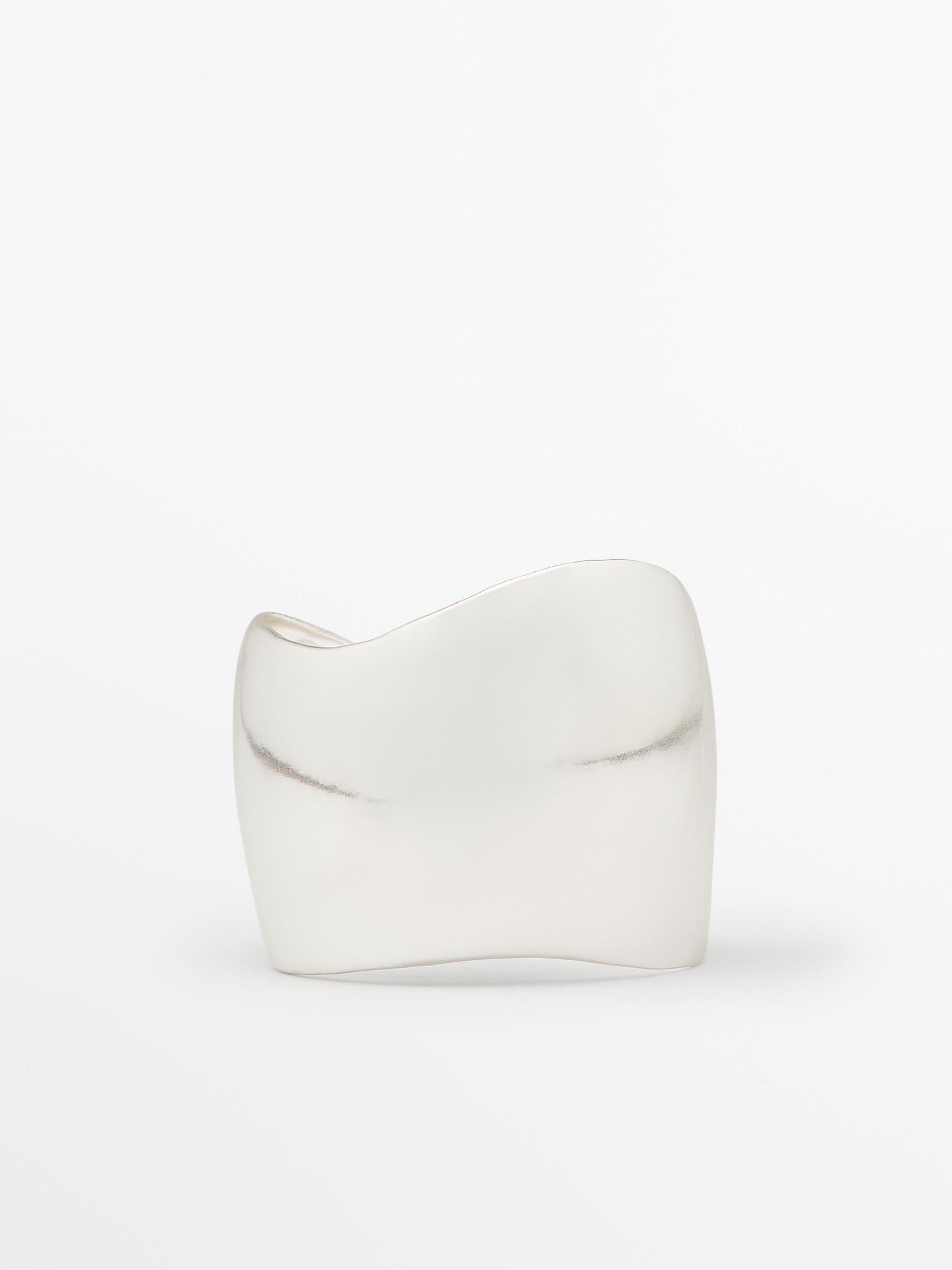 Wide rounded bracelet Product Image