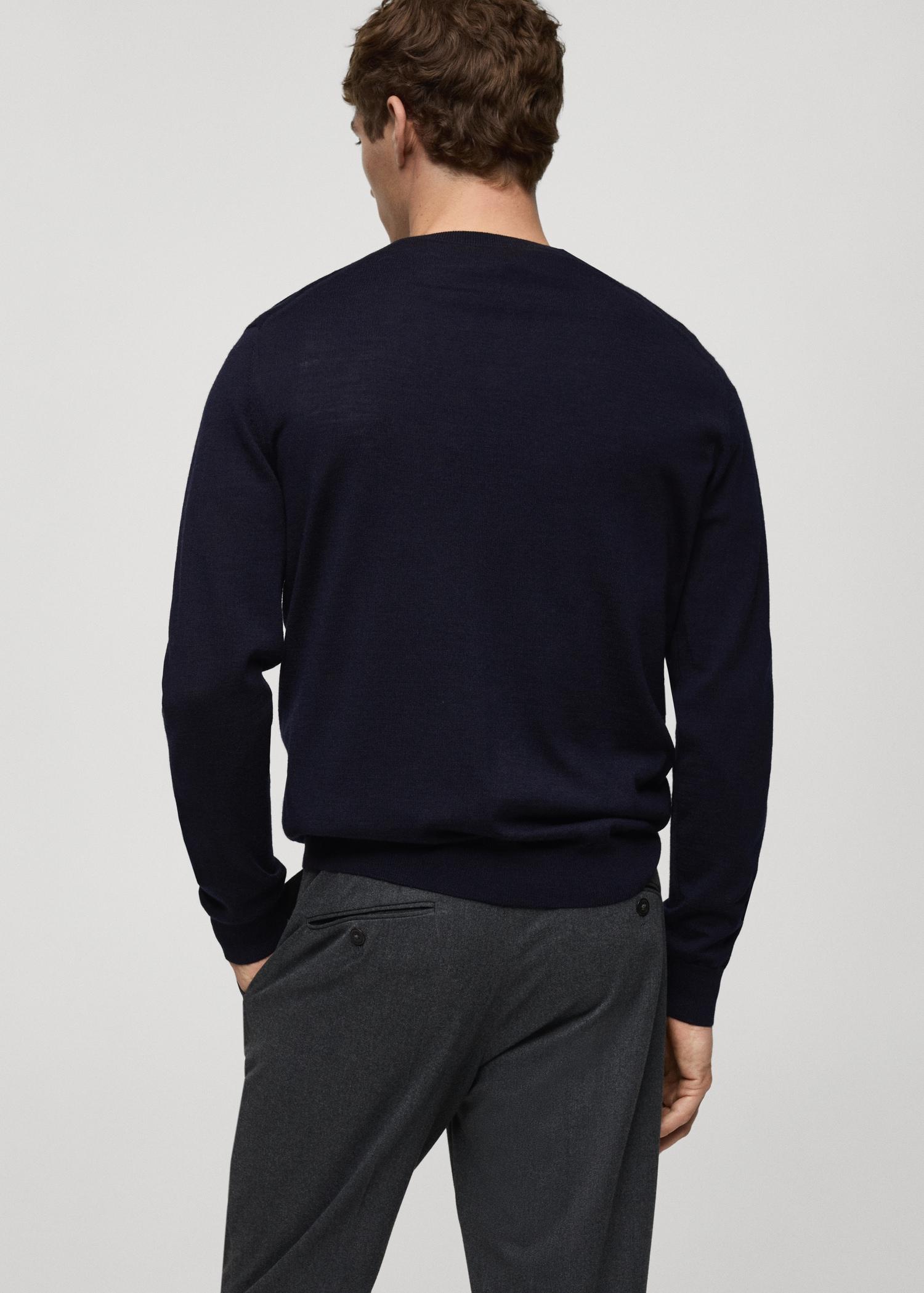 100% merino wool V-neck sweater - Men | MANGO USA Product Image