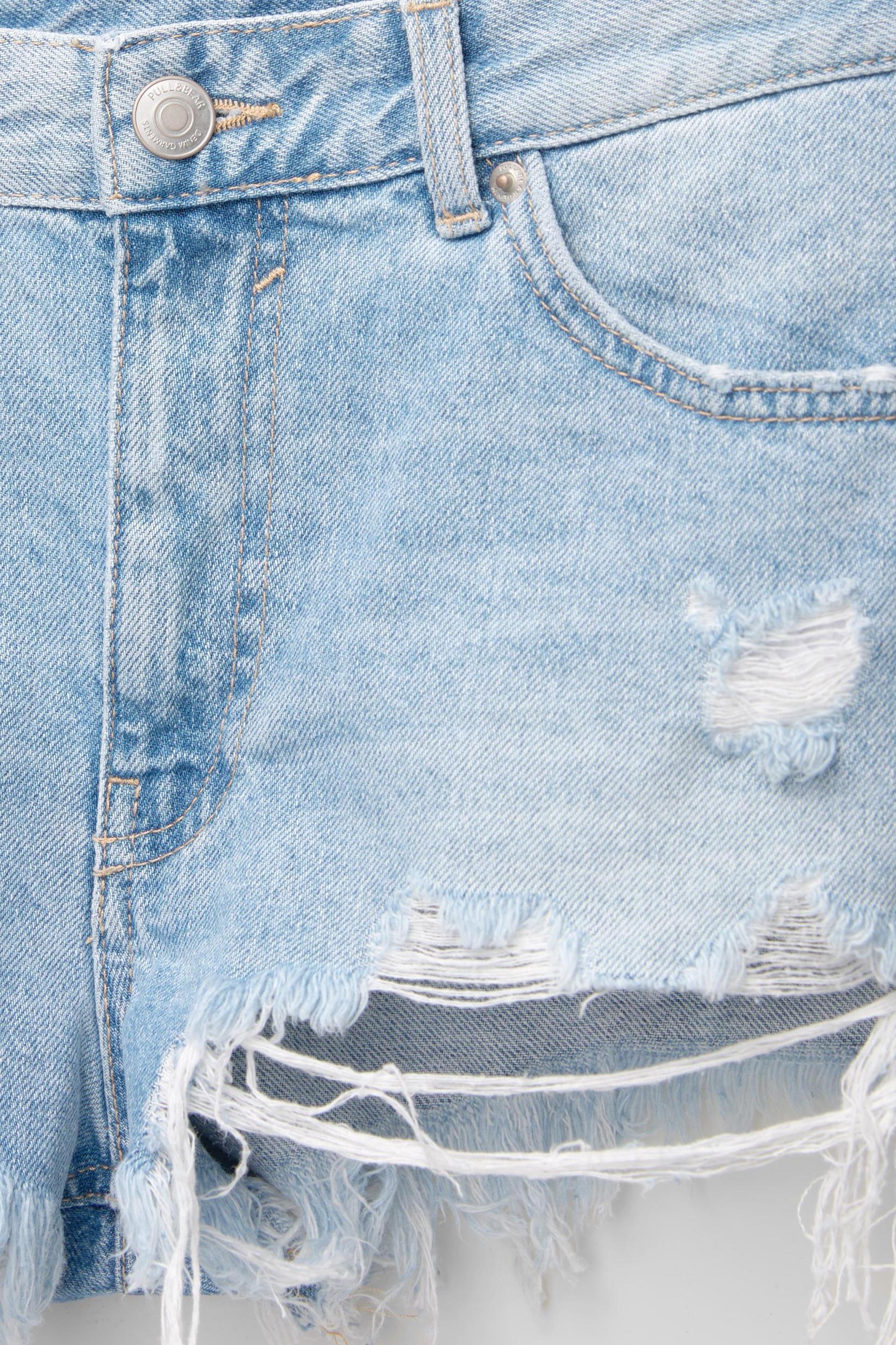 Ripped hem denim shorts Product Image