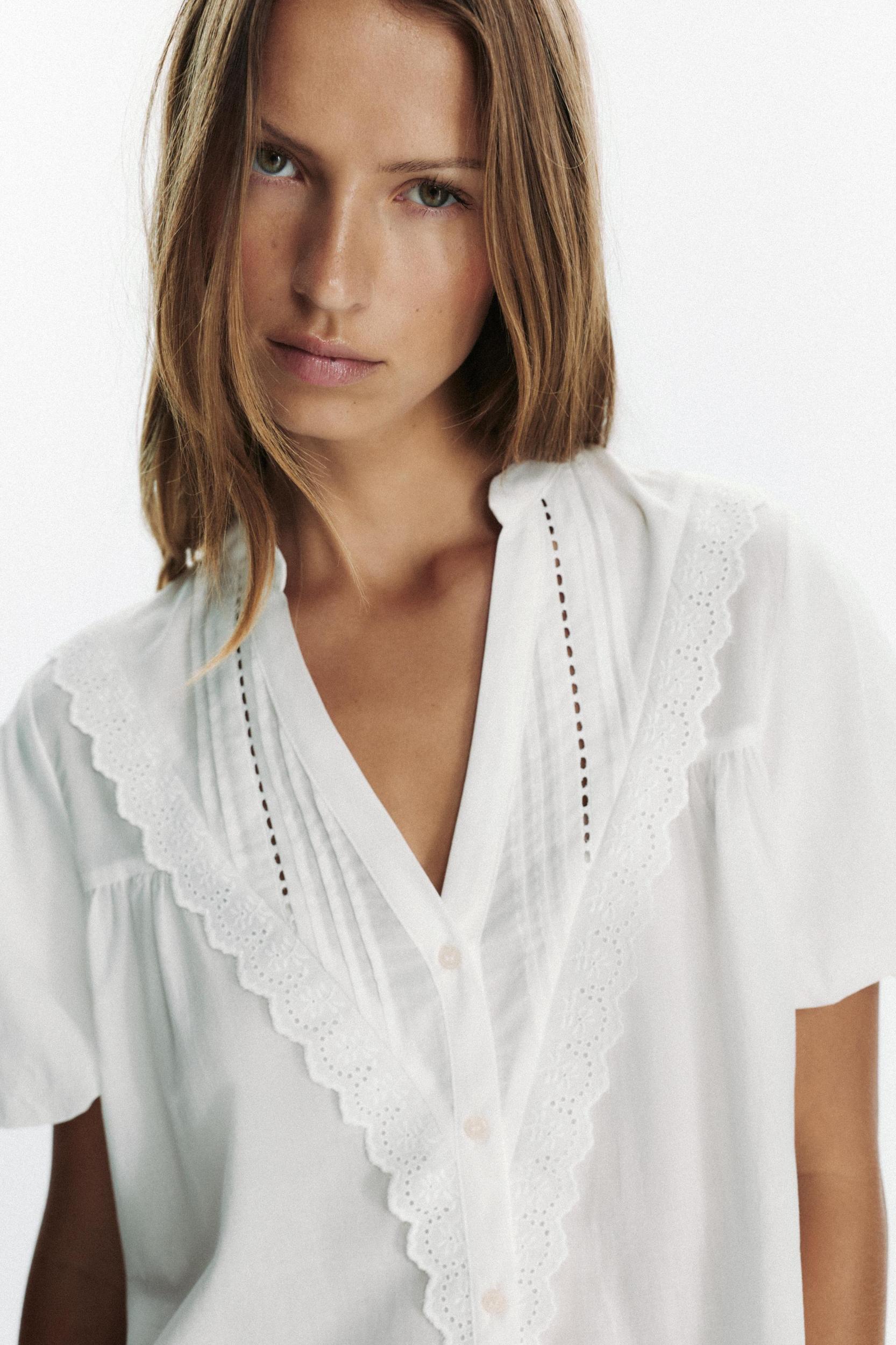 PUFF SLEEVE BLOUSE Product Image