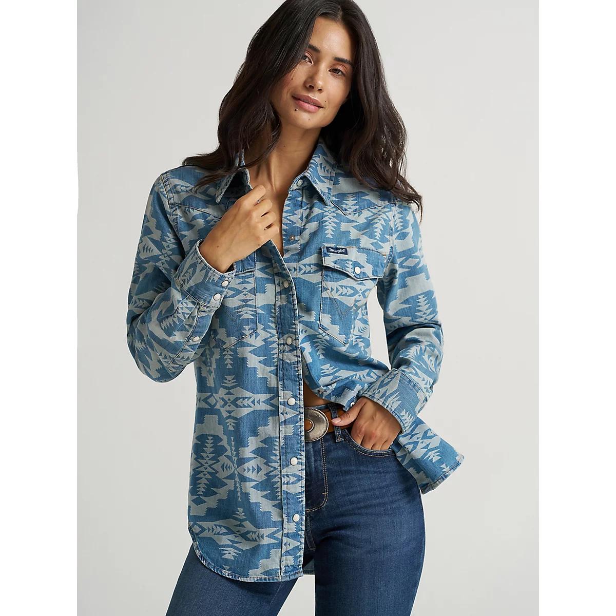 Women's Geometric Cowboy Snap Shirt in Light Wash Product Image