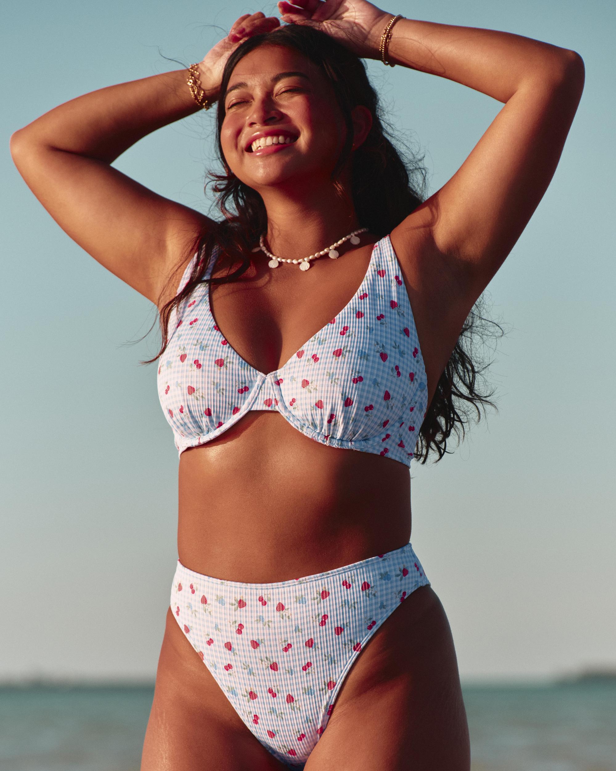 Curvy High Apex Ribbed Underwire Bikini Top Product Image