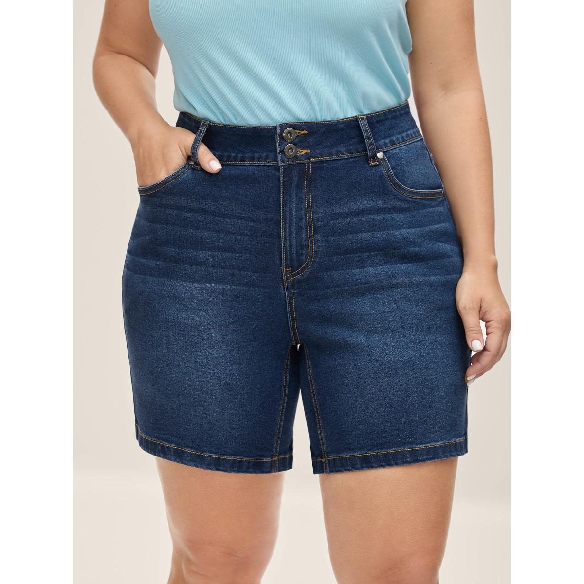 Plus Size Classic Straight-Leg Denim Shorts Women Midblue Medium stretch Casual Slanted pocket Leisure Denim Shorts BloomChic 22/3X Product Image