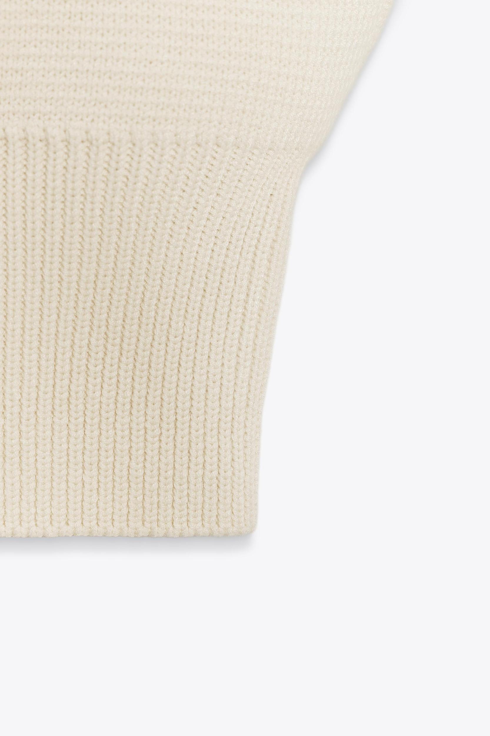 PLAIN KNIT CROPPED VEST Product Image