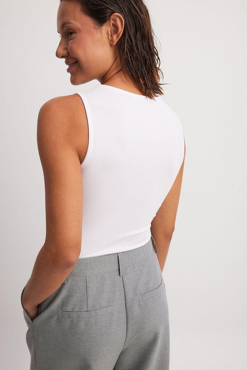 Soft Line Sleeveless V-neck Body Product Image