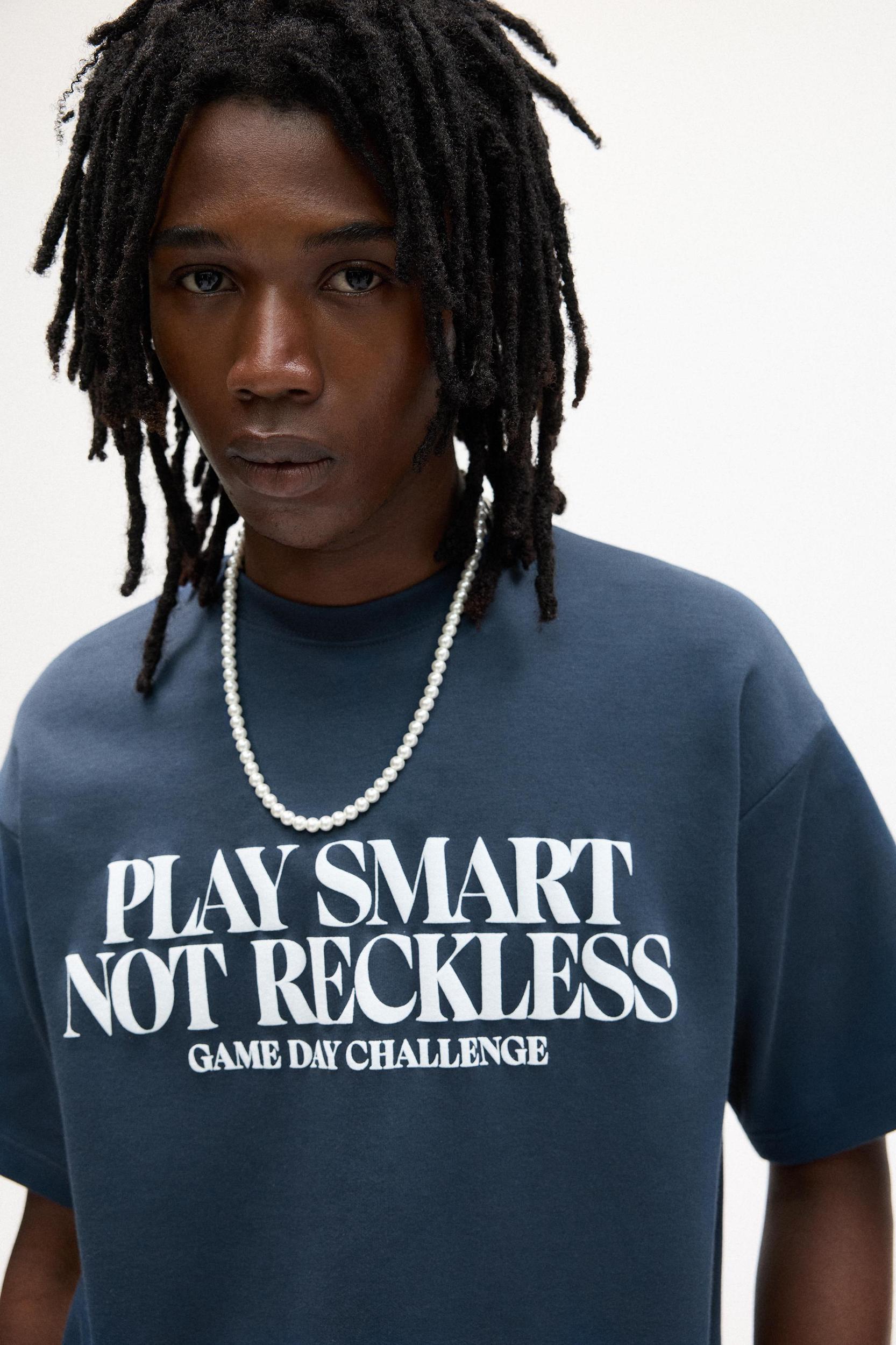 Embroidered short sleeve sweatshirt Product Image