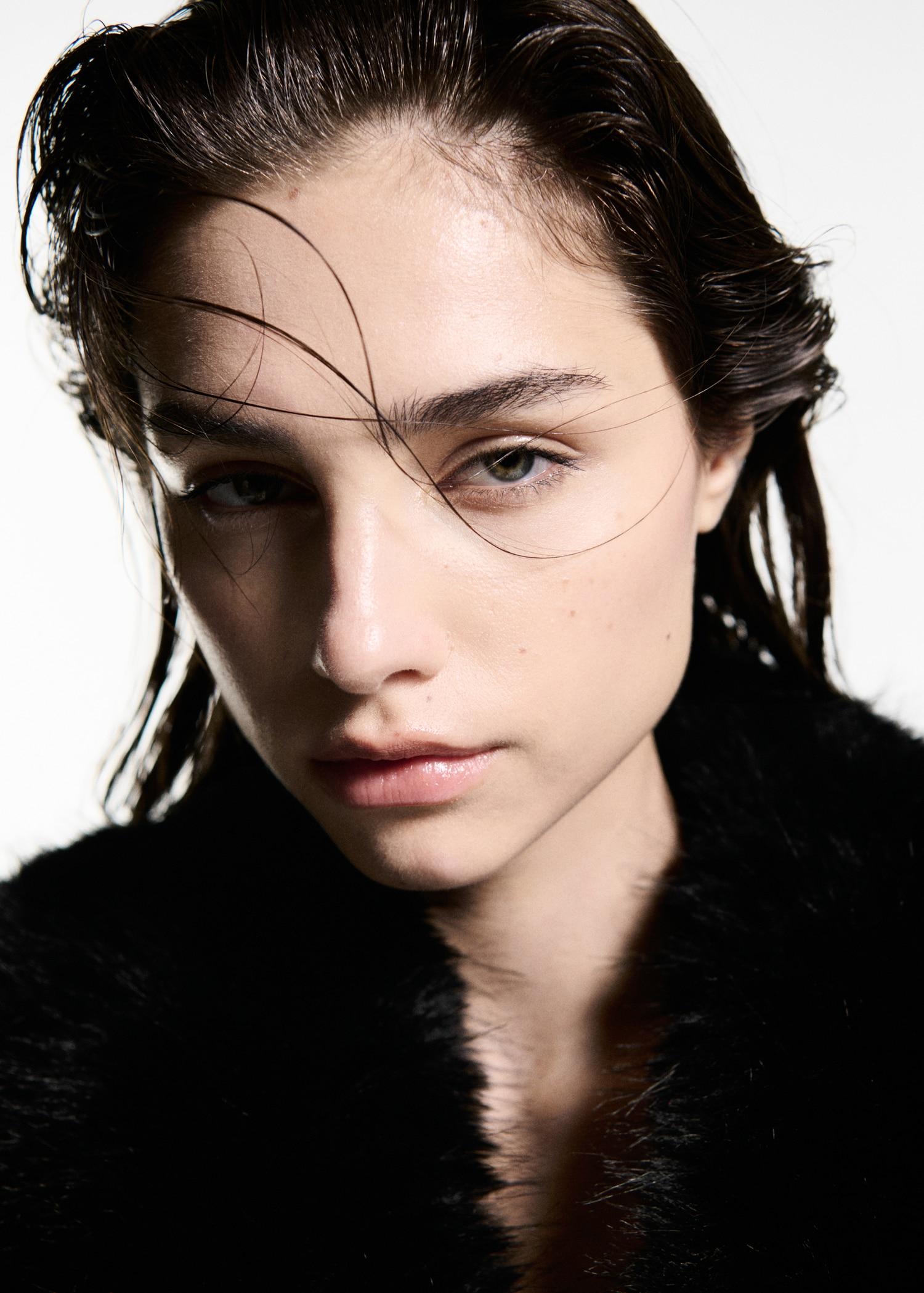 Manteco wool coat with detachable fur collar - Women | MANGO USA Product Image