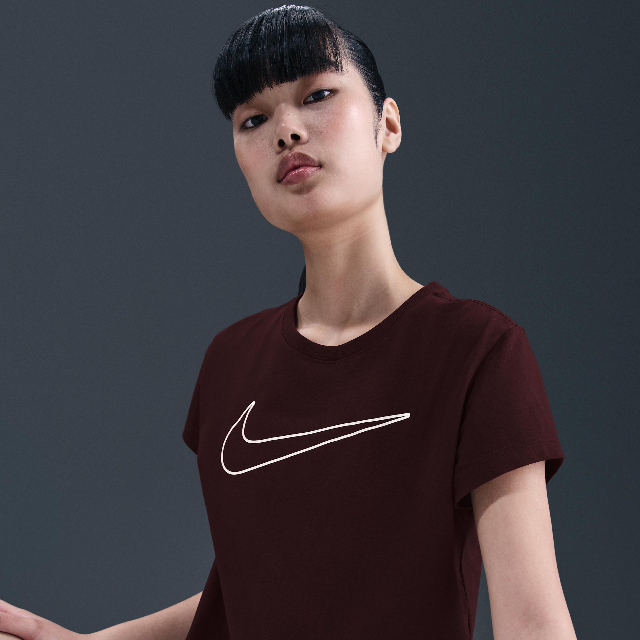 Womens Nike Sportswear Short-Sleeve Graphic T-Shirt | HV5002-652 Product Image