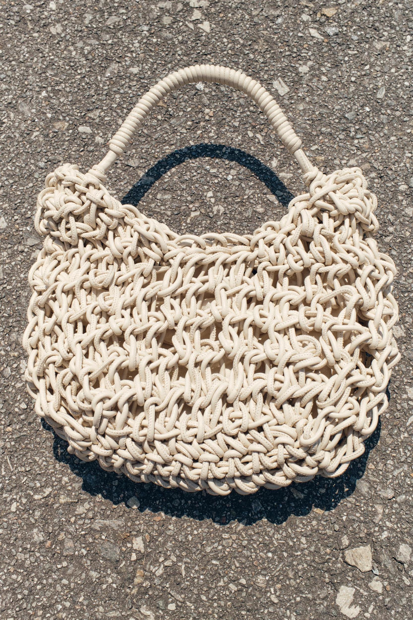 TOPSTITCHED WOVEN HANDBAG Product Image